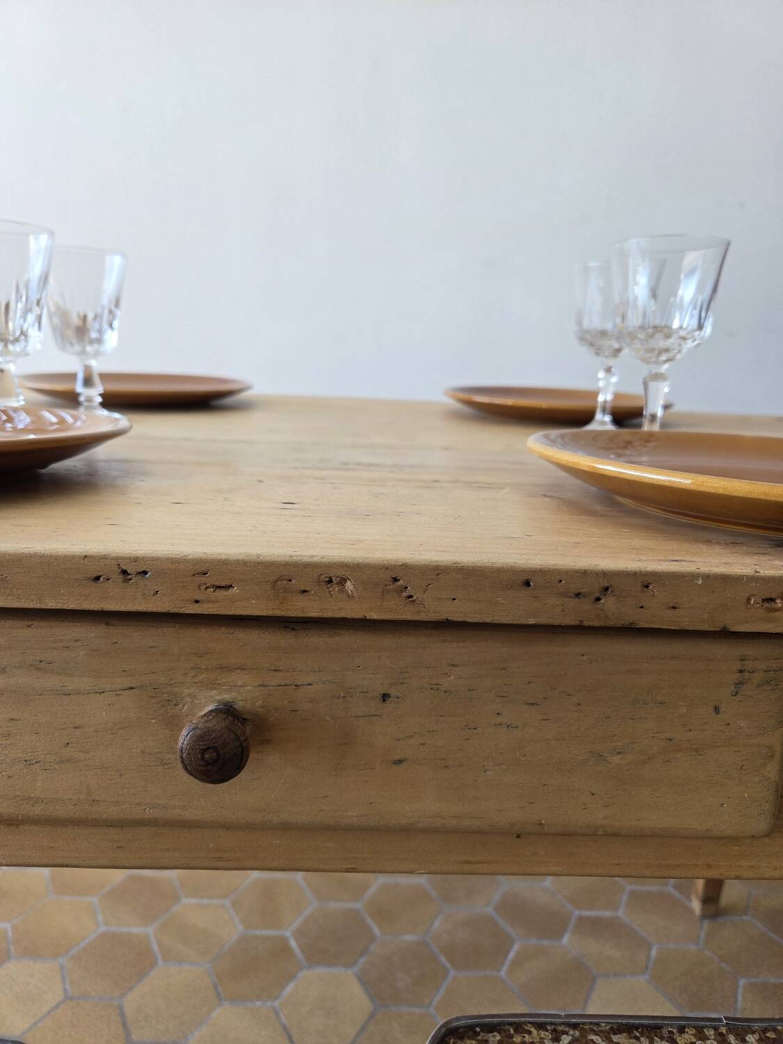 Old farmhouse table for 4/6 people.