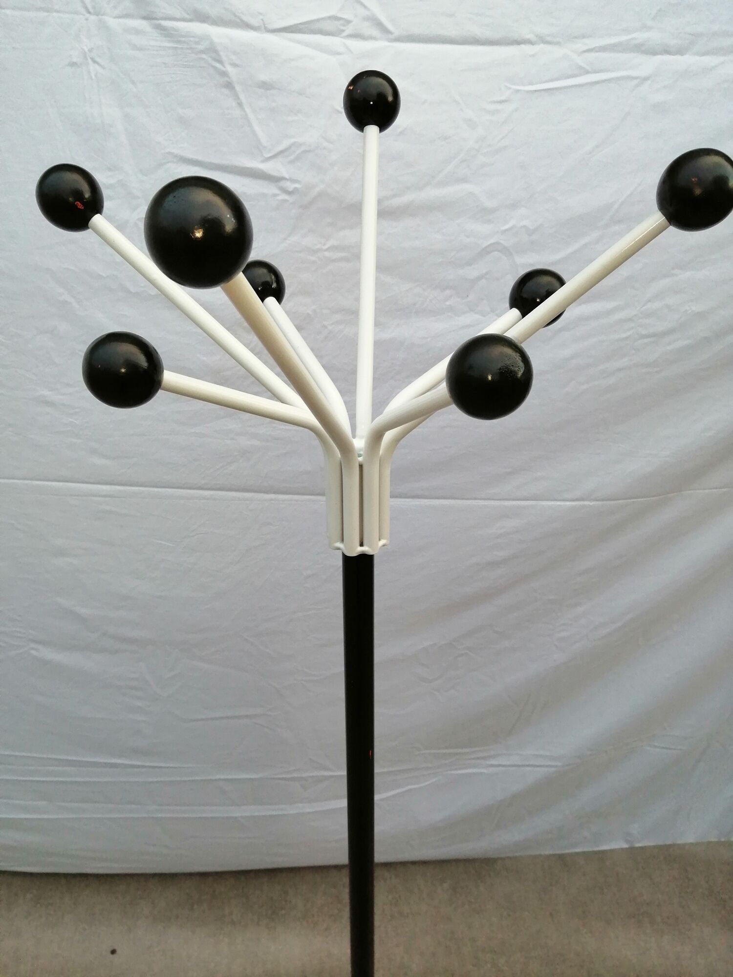 Parrot coat rack 1960 in metal, white and black