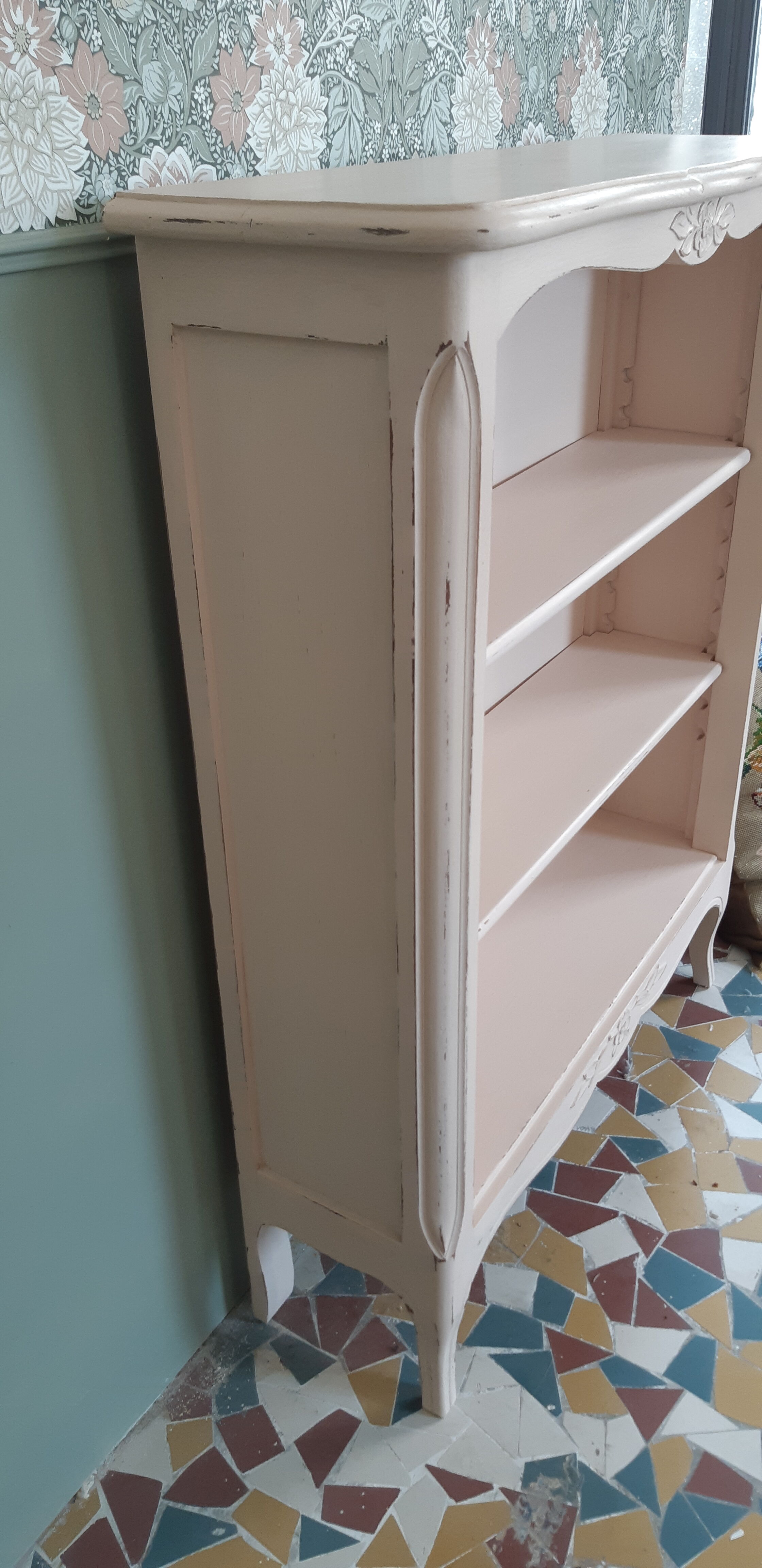 Pink bibus library