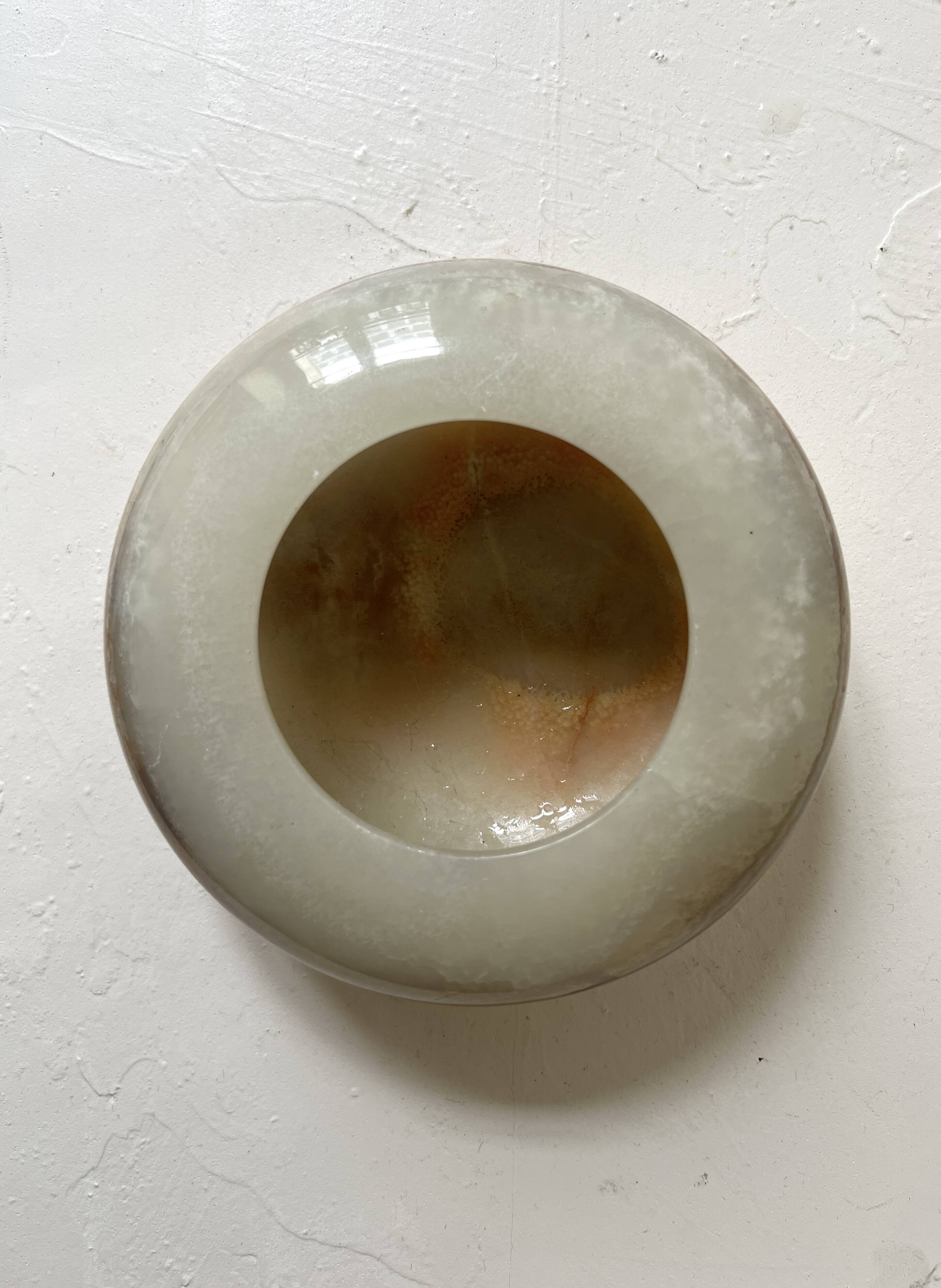 Grand vide poche / cendrier rond en albatre beige