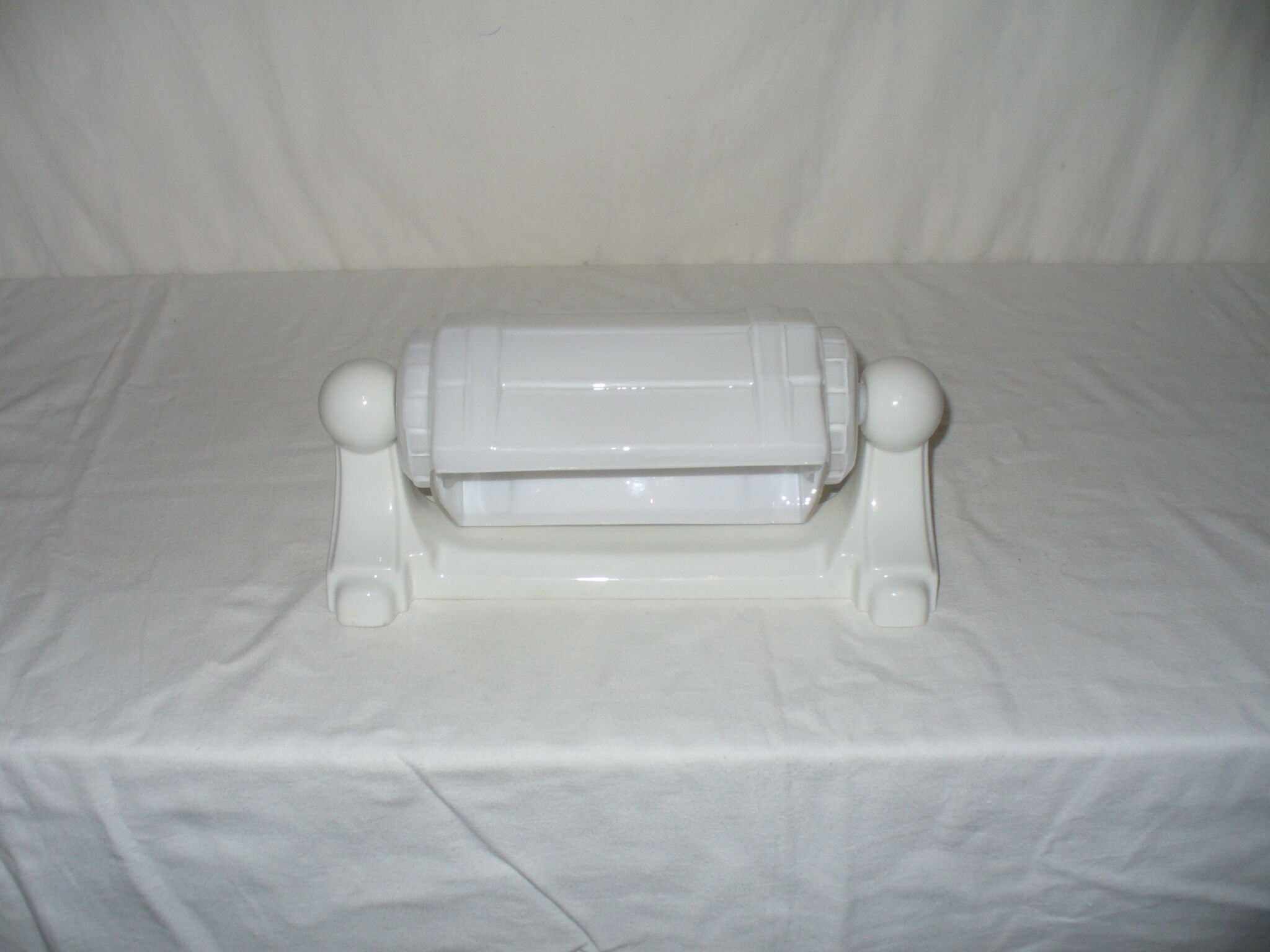 Applies art deco of the 30s