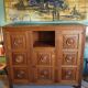 Buffet de style brutaliste