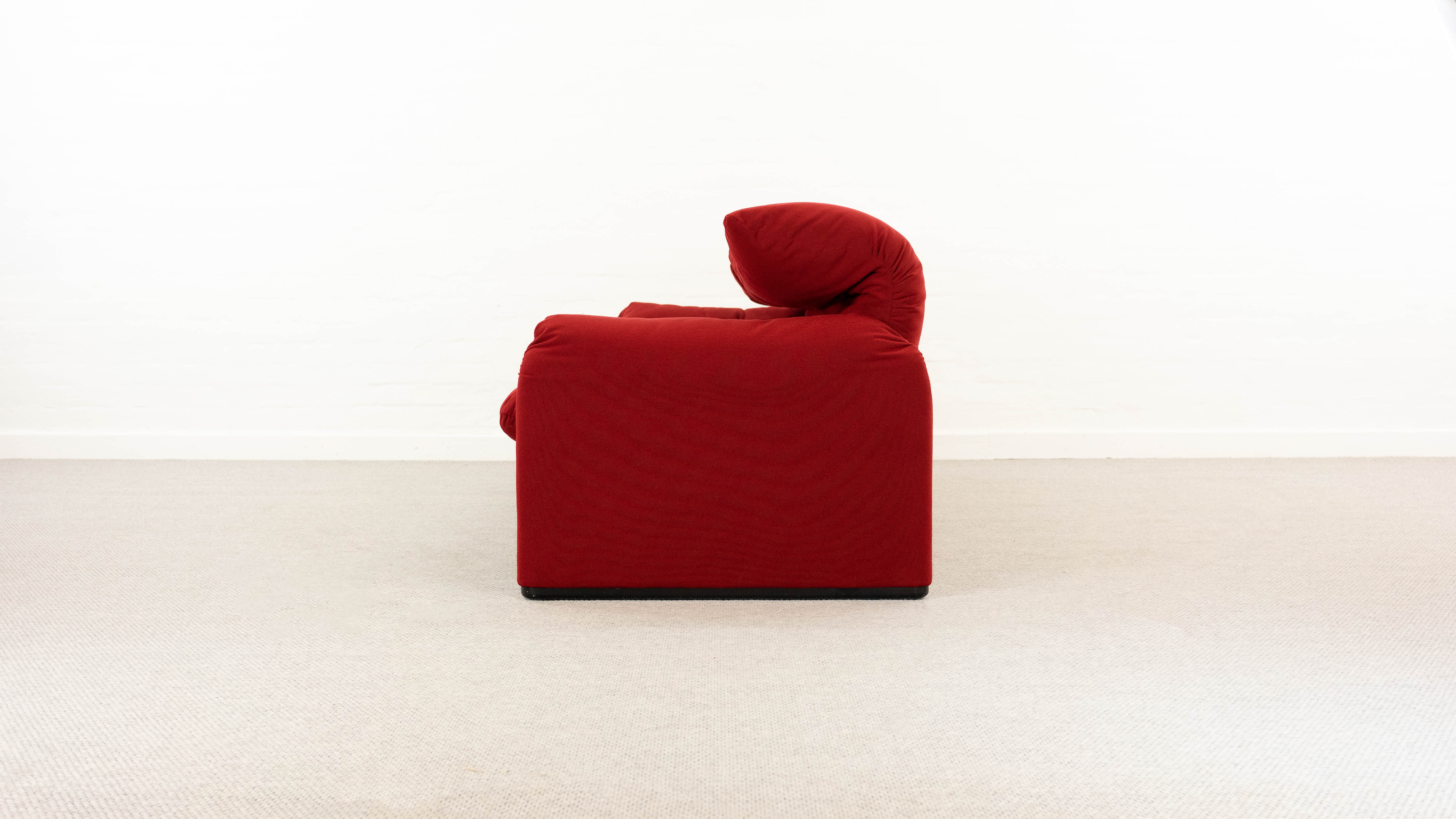 Maralunga 3-seater Sofa red by Vico Magistretti for Cassina, Italy
