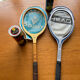 Vintage tennis lot Roland-Garros – Old rackets + balls