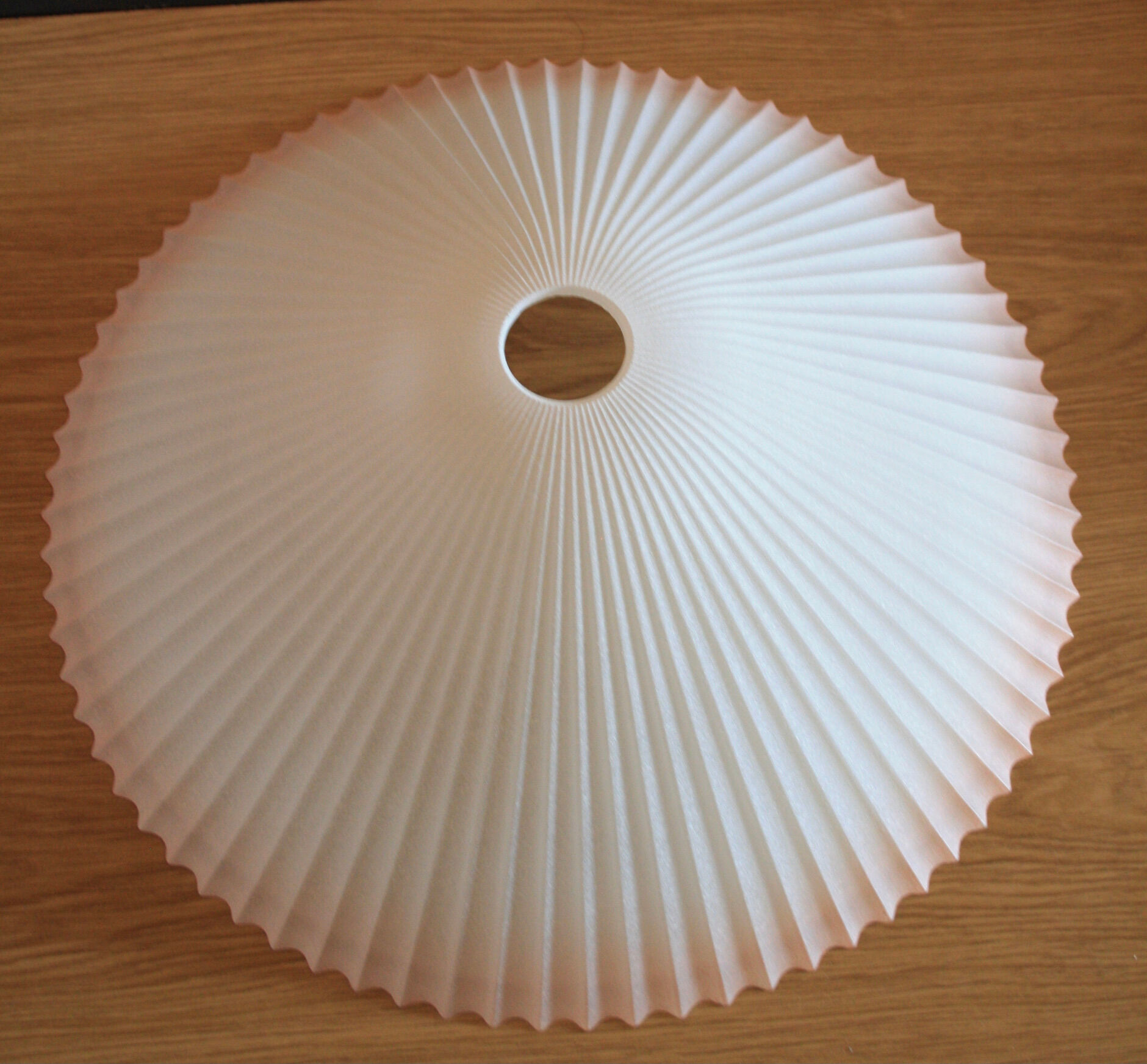 Pleated glass suspension