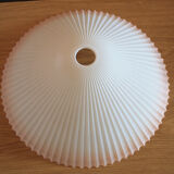 Pleated glass suspension