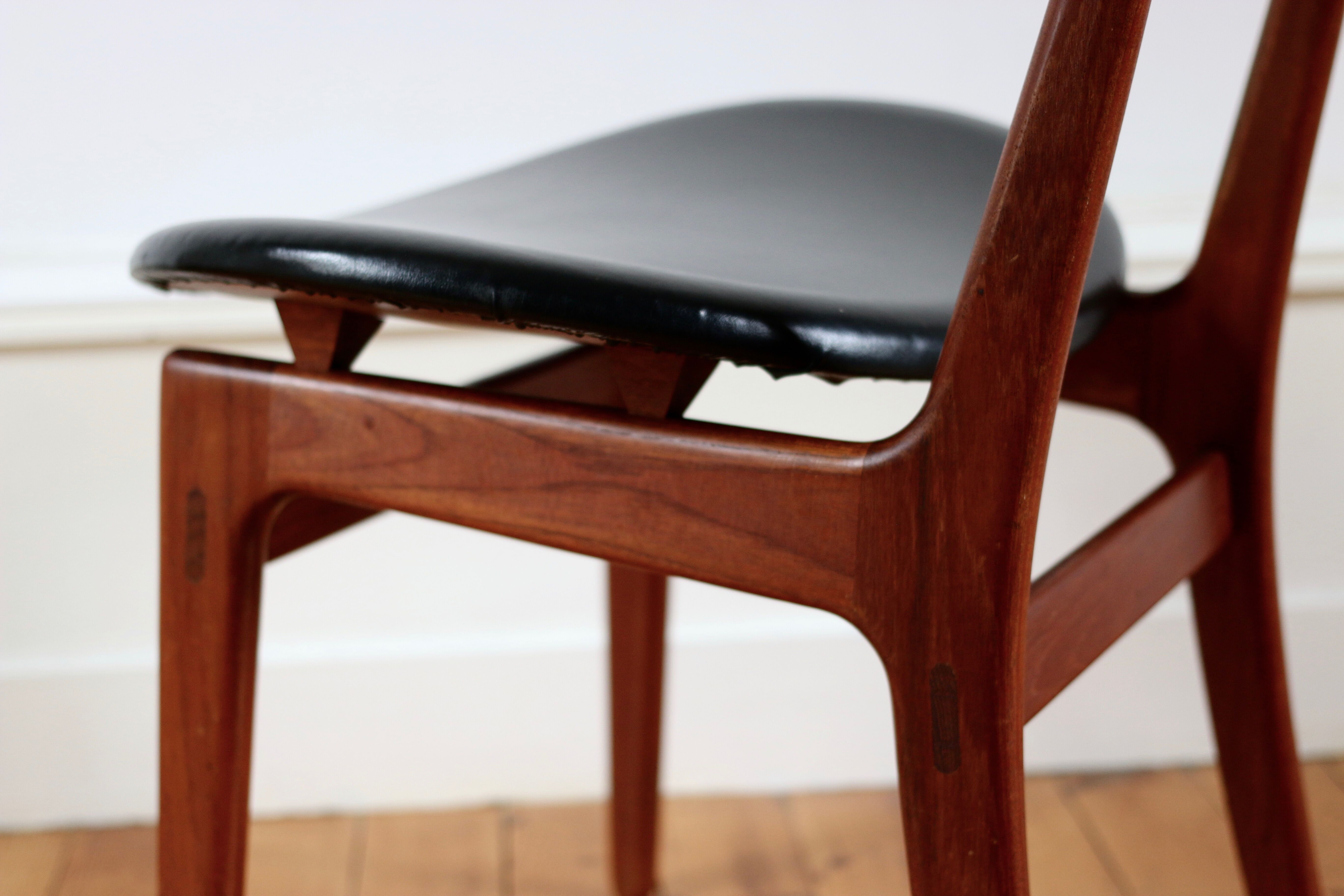 Paire de chaises scandinaves en teck années 60