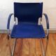 Chaise vintage cuir bleu roi