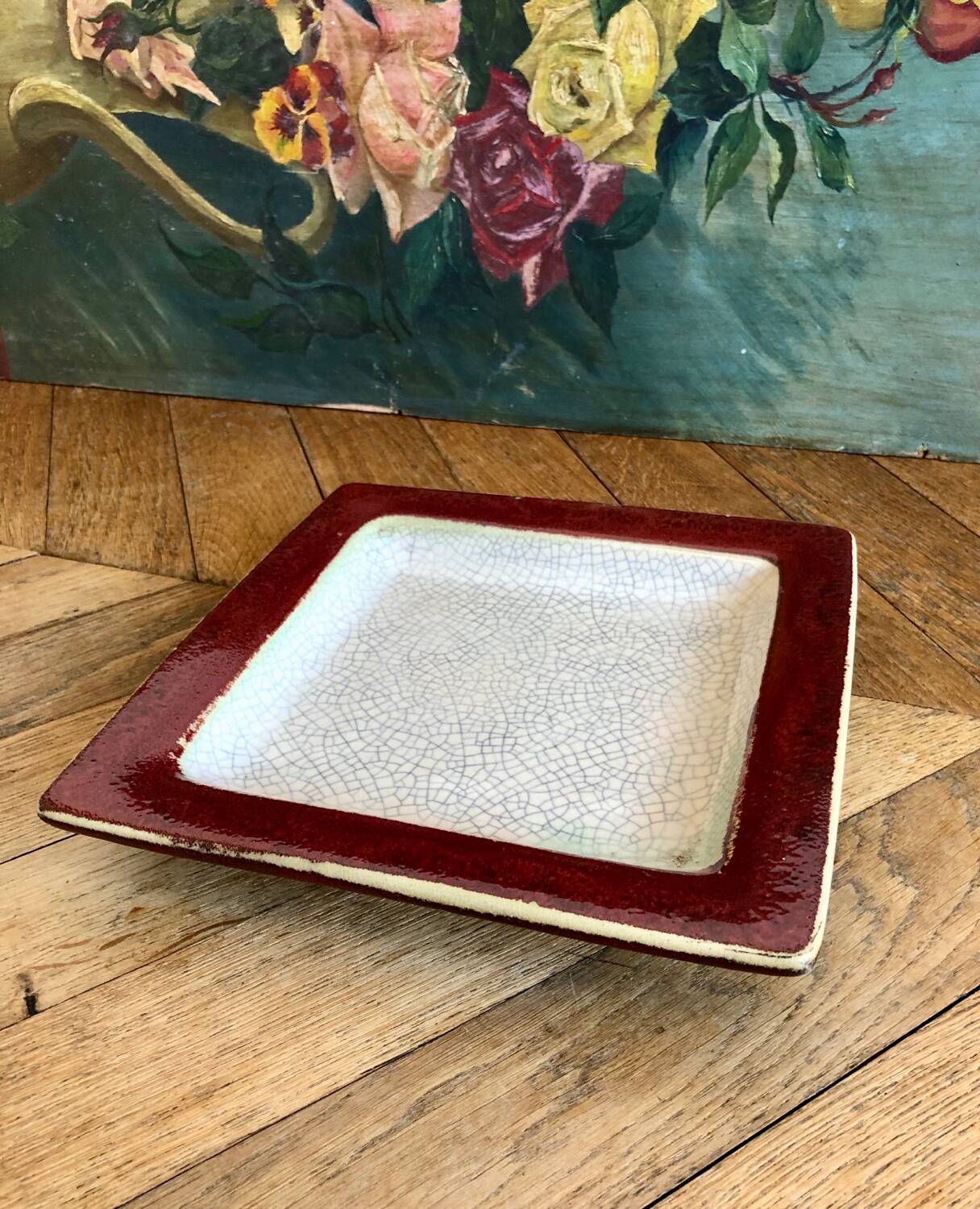 Cracked ceramic bowl or empty pocket