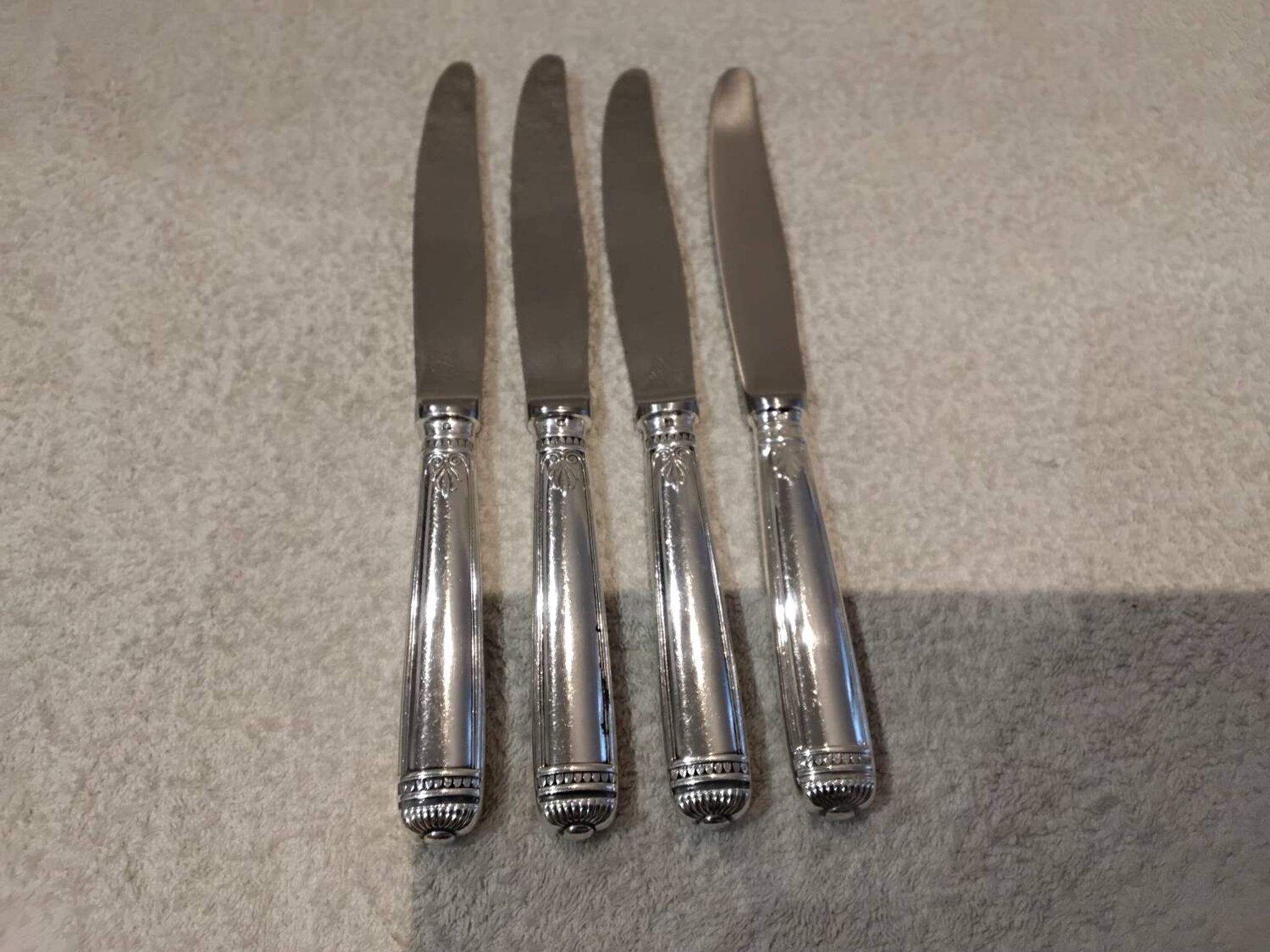 4 table knives with silver-plated metal handles, silversmith Christofle Malmaison