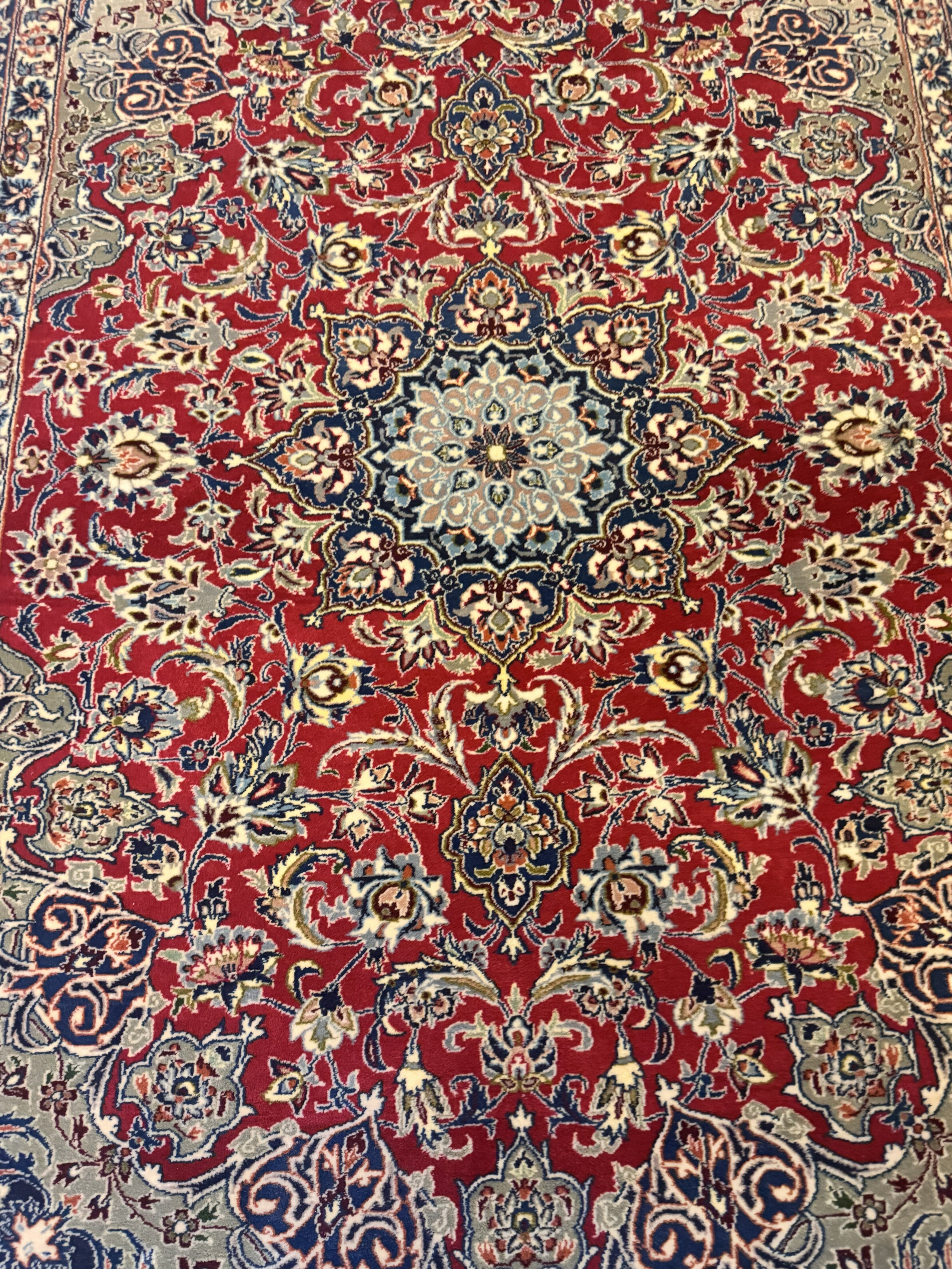 Handmade Persian rug Isfahan