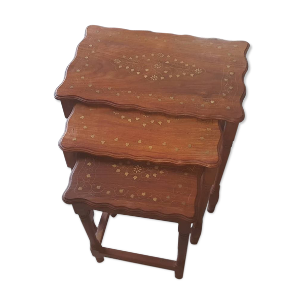 Tables gigognes
