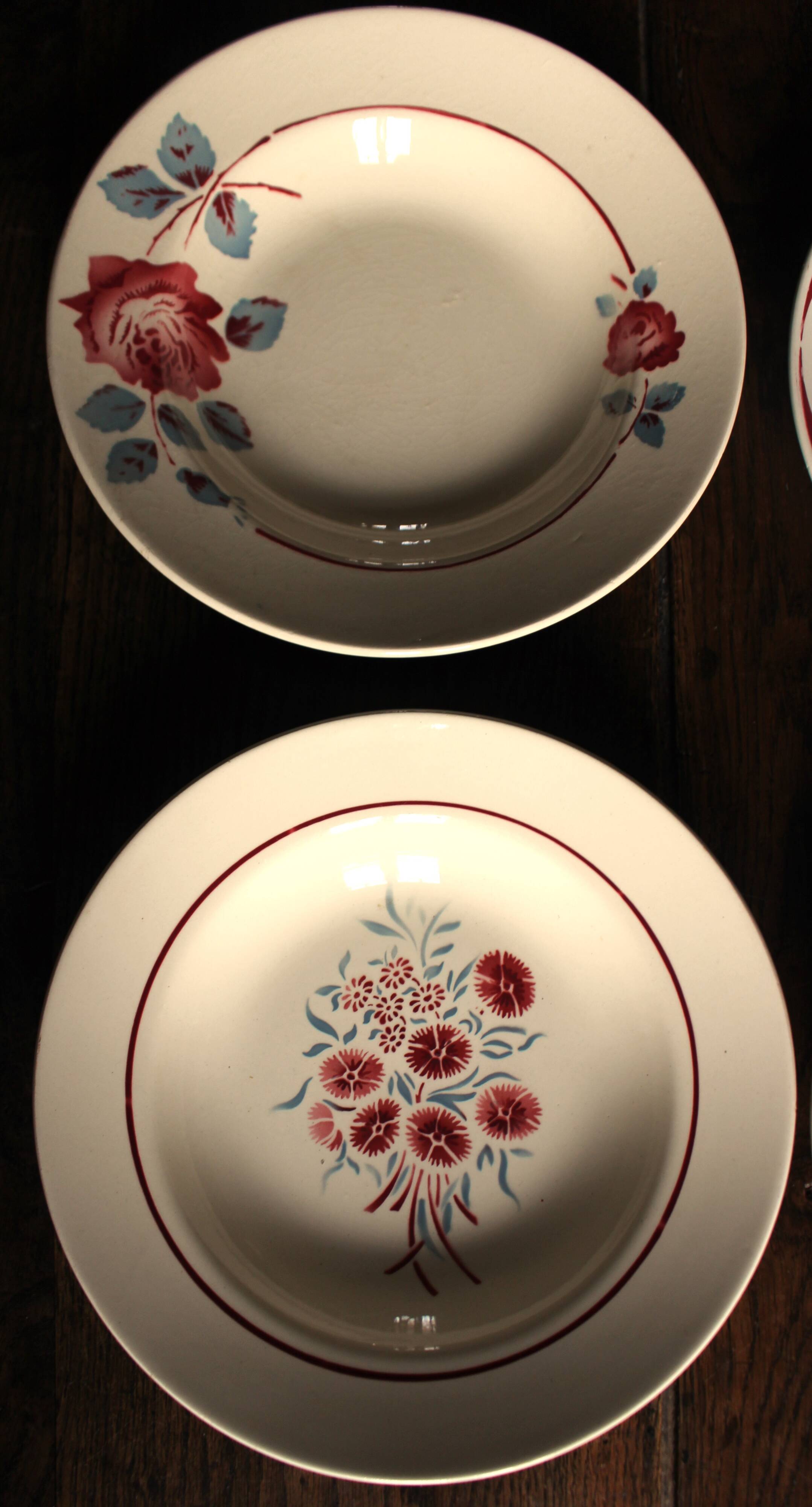 6 mismatched red and blue Art Deco soup plates, Badonviller Digoin