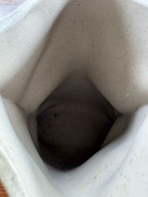 Vase trompe-l’œil en céramique – Céramique d’atelier contemporaine
