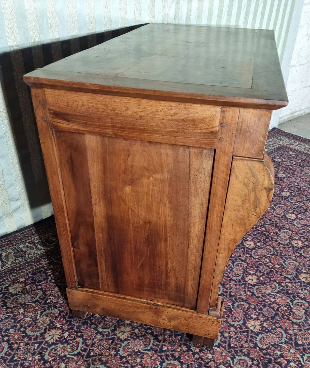 Restoration Walnut Chest of Drawers, 19th Century - Louis Style