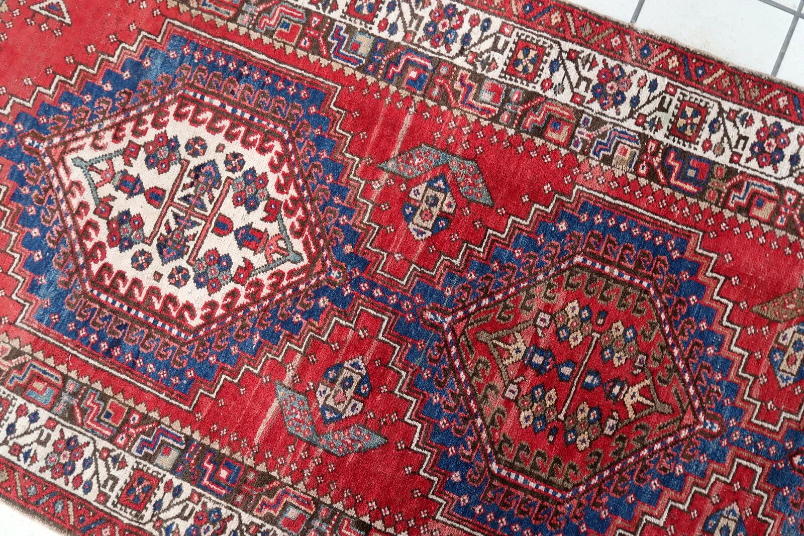 Antique Serab wool runner, crimson field & stepped medallions, c. 1920s — 93 × 204 cm — 1C1284