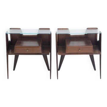 Paire de tables de chevet italiennes modernistes en bois avec plateau en verre