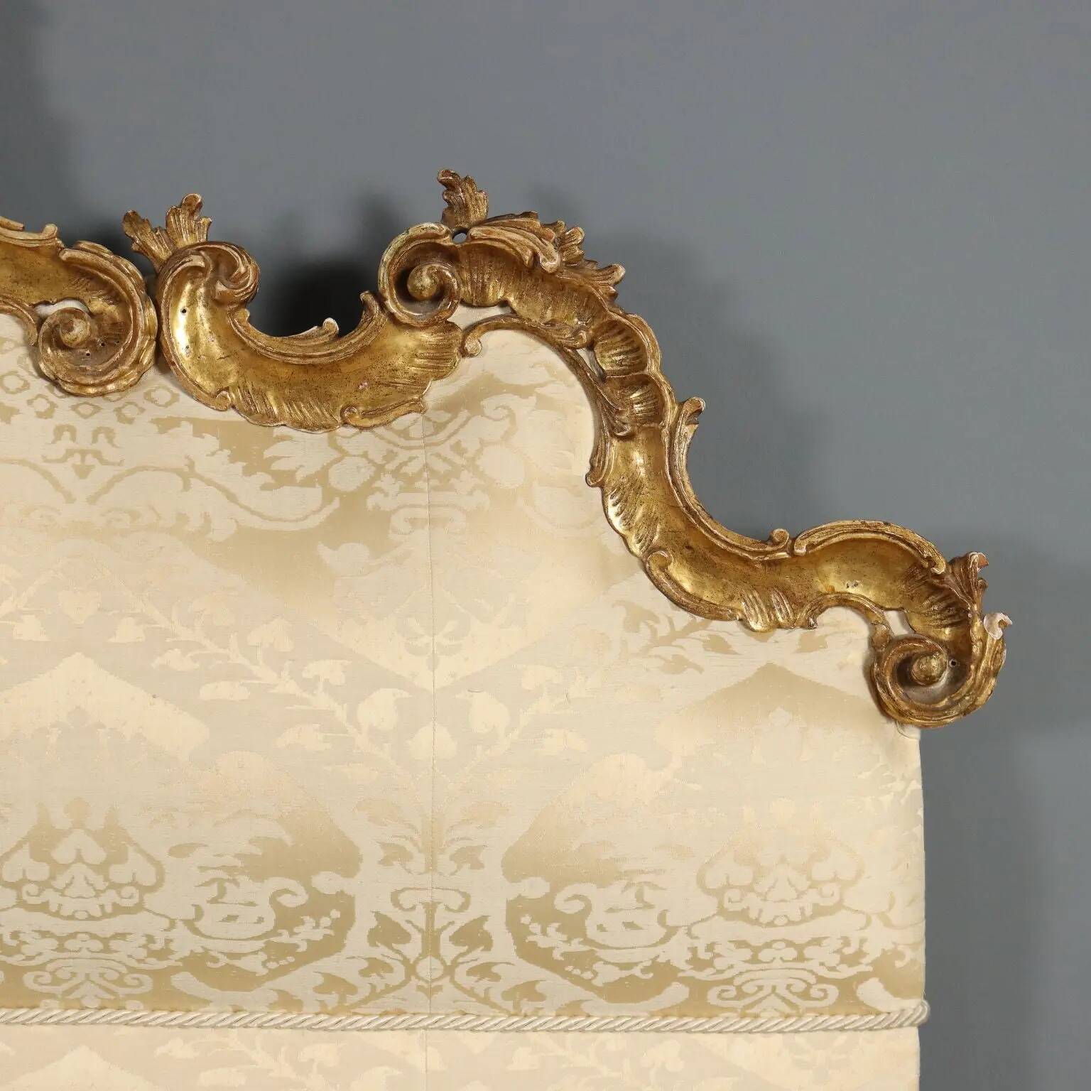 Tête de lit ancienne en bois sculpté laqué XXe siècle