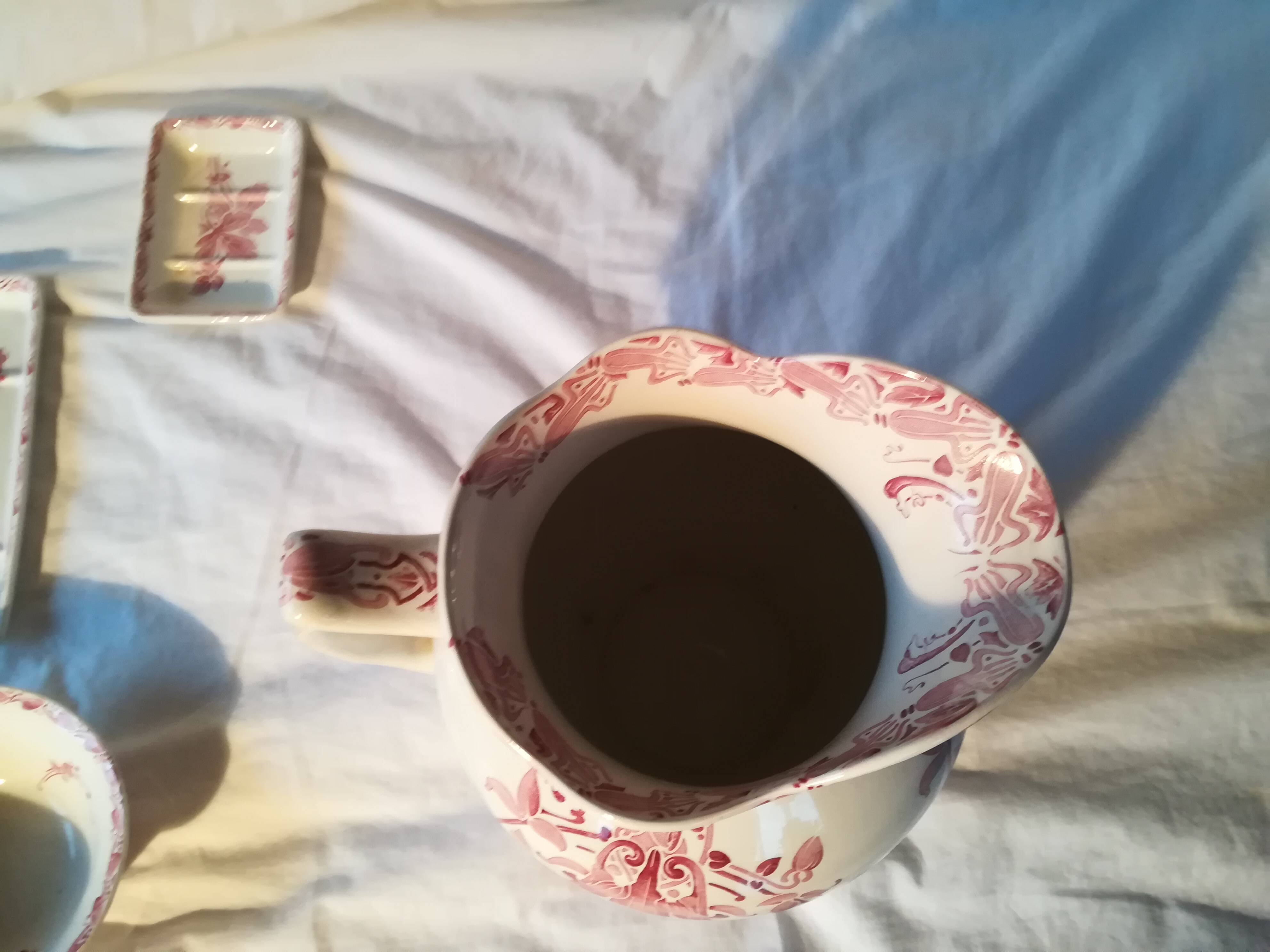Service de toilette broc et vasque faïence rose