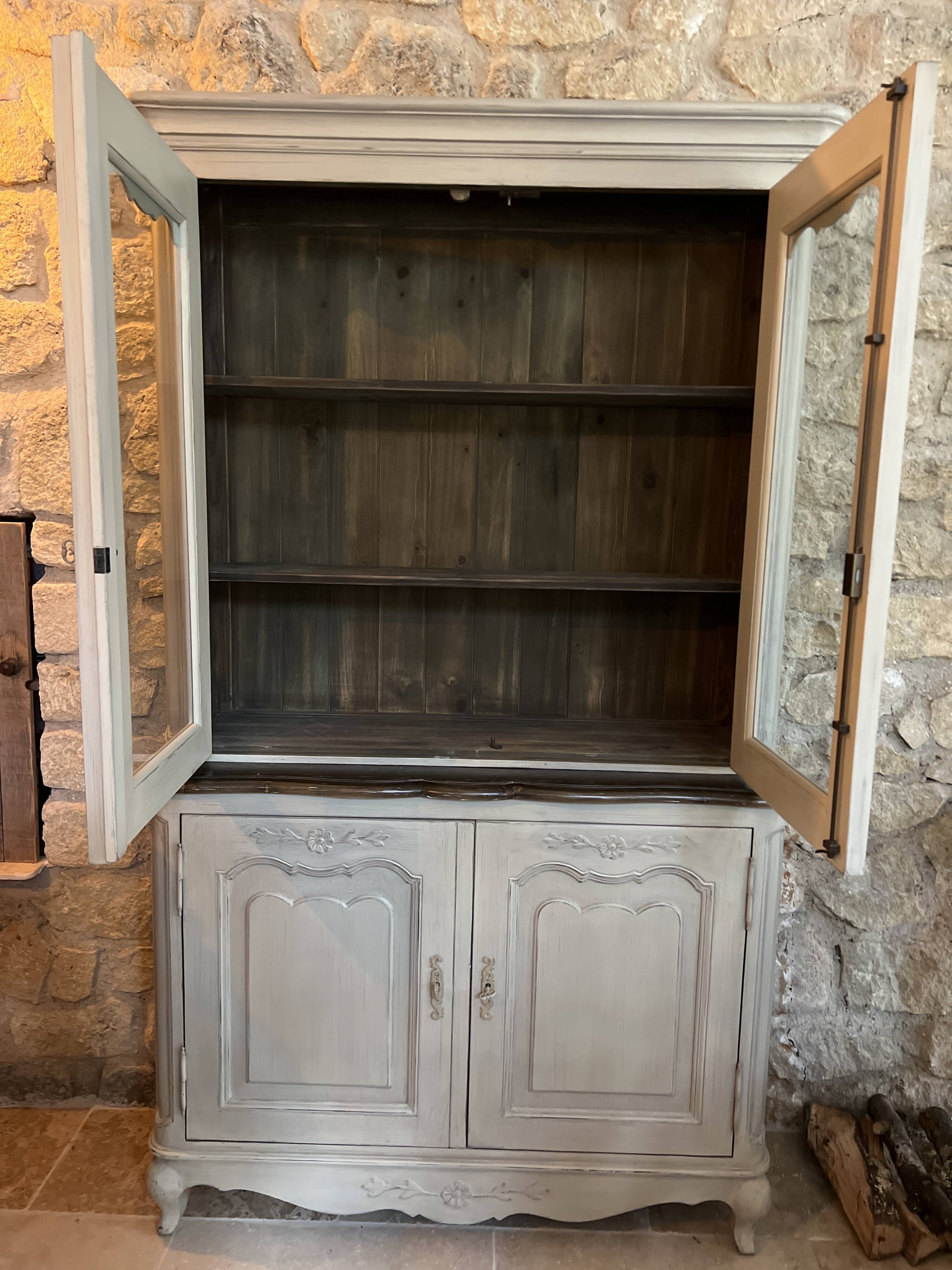 Charming vintage display cabinet in greige solid wood, castle charm.