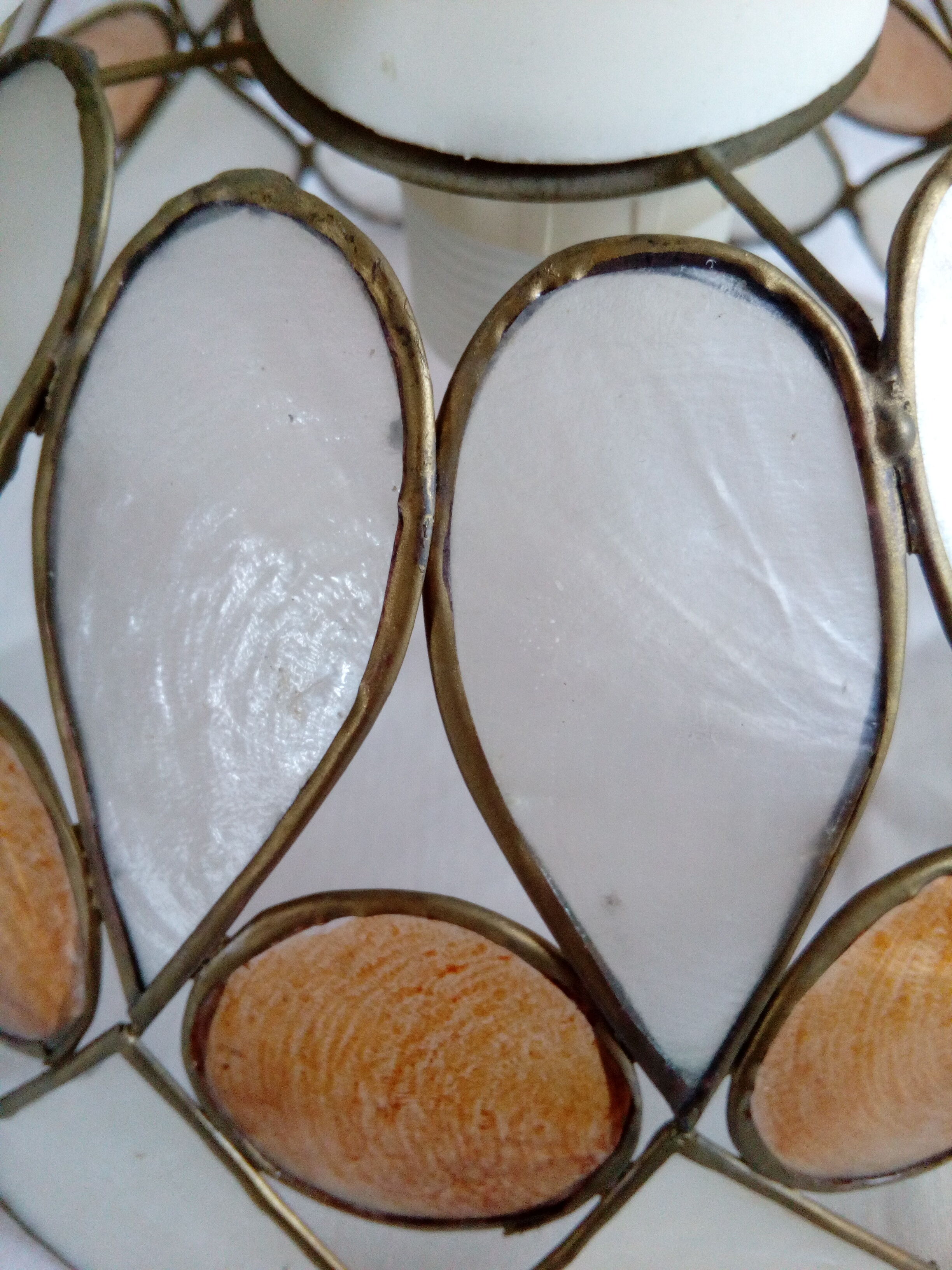 Mother-of-pearl hanging lamp