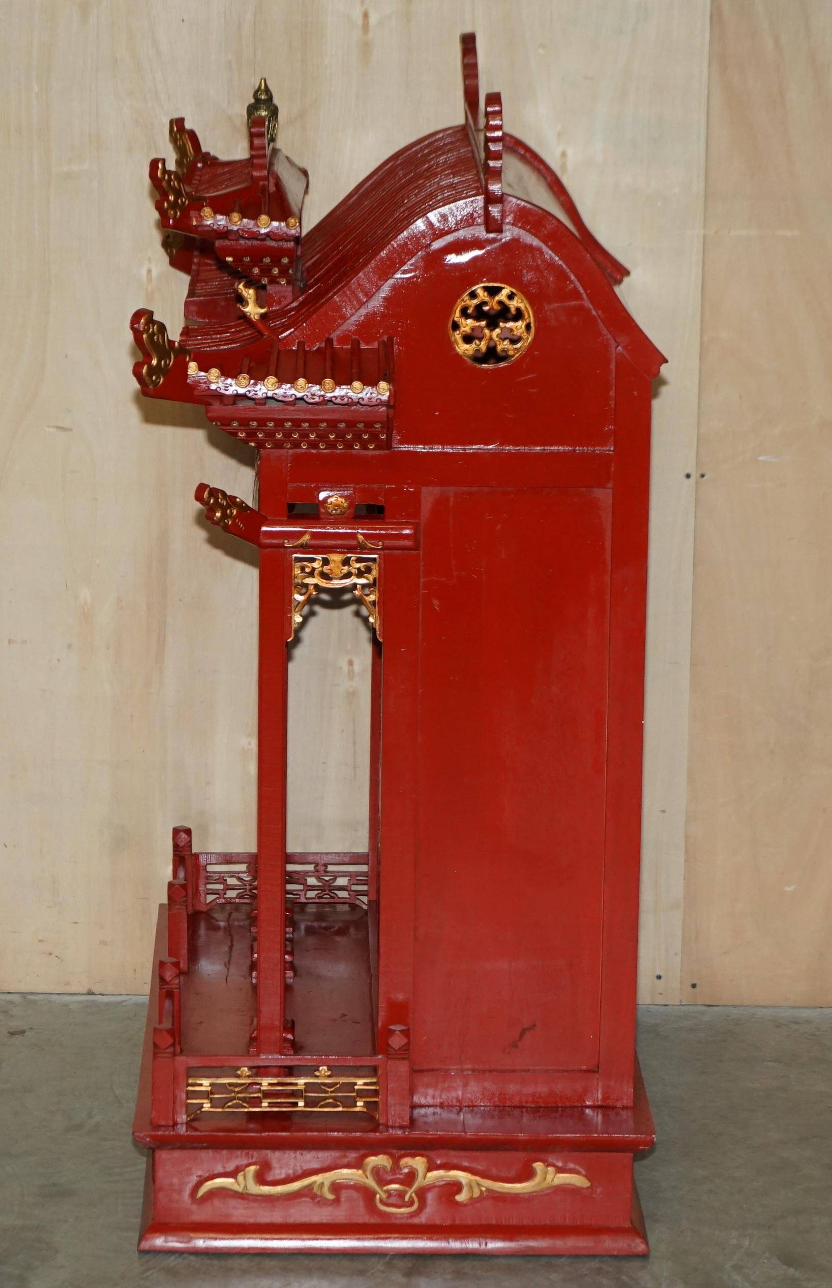 Armoire Chinoise Vintage à Toit Pagode, Très Décorative