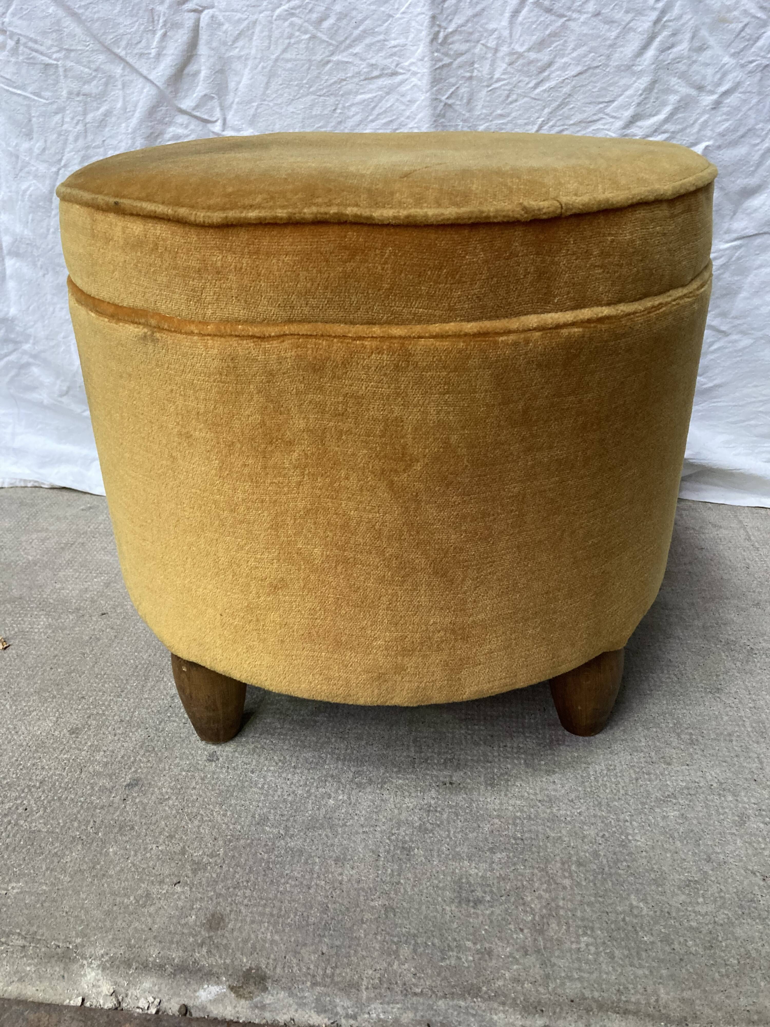 Ochre velvet pouf