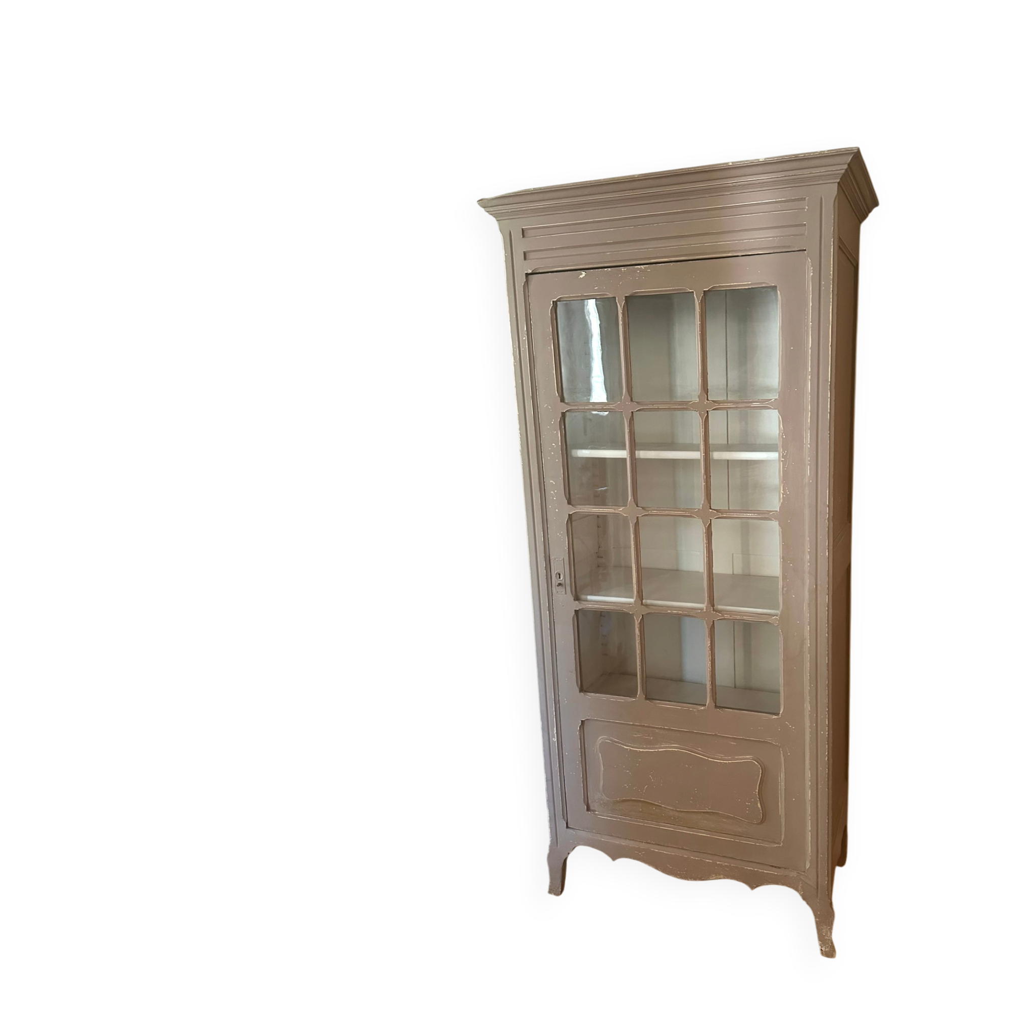 Petite armoire parisienne patiné