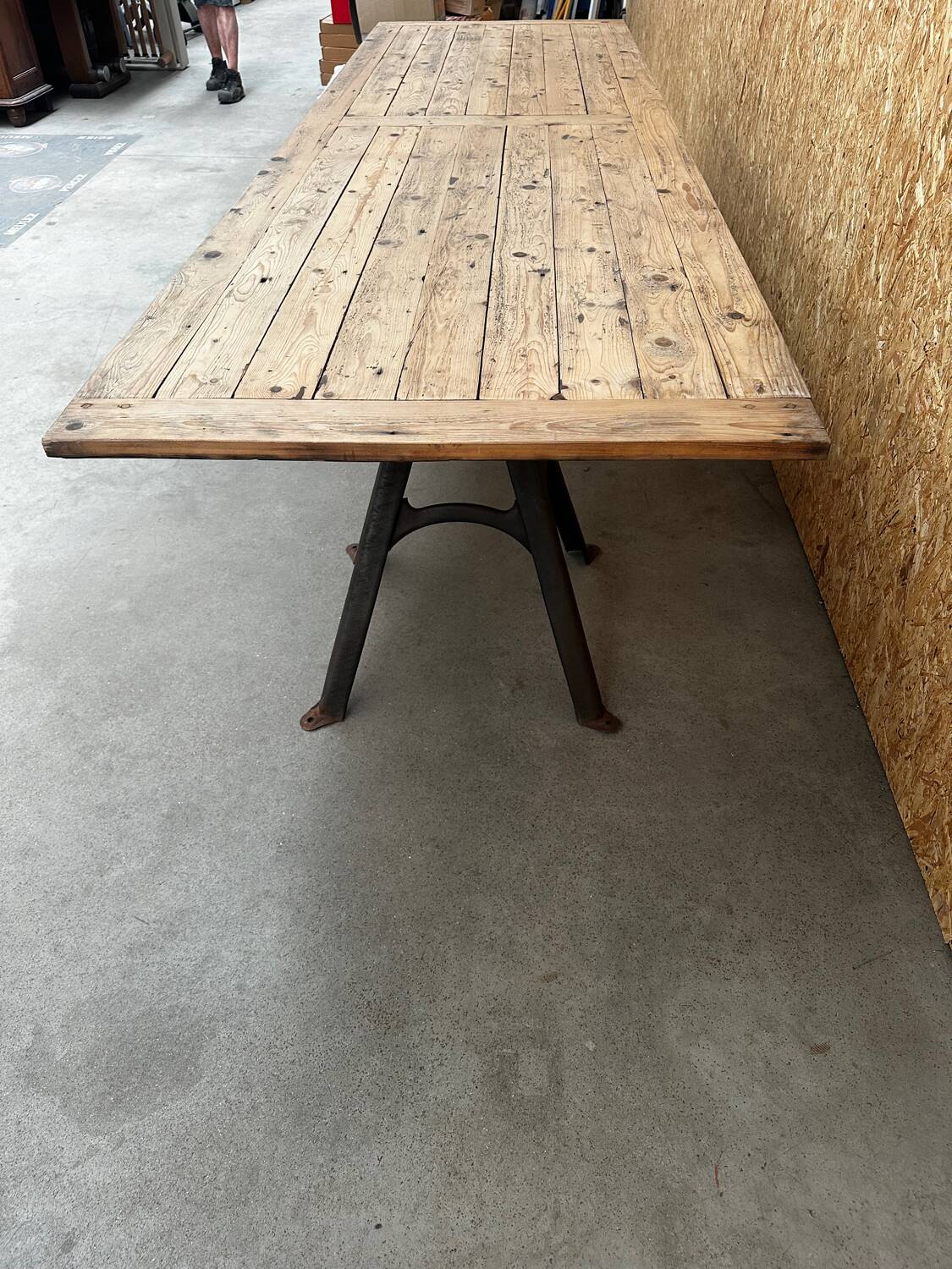 Large table for 10 people - 3m long - antique top / industrial legs