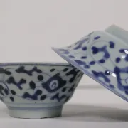 Set of 4 Chinese blue and white bowls with lotus scrolls – 19th century