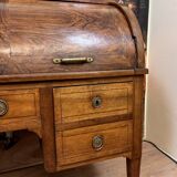 Bureau à cylindre de centre en noyer, époque Louis XVI