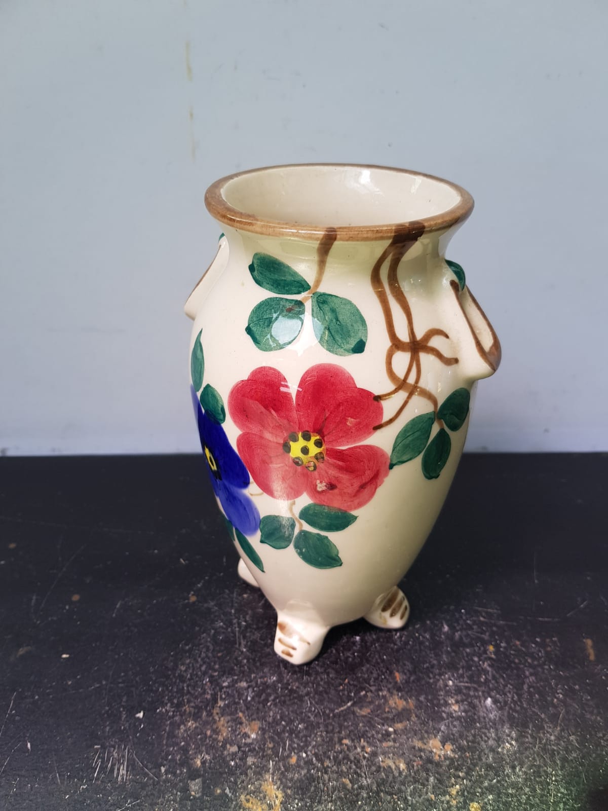 Old white ceramic cove vase & flower décor