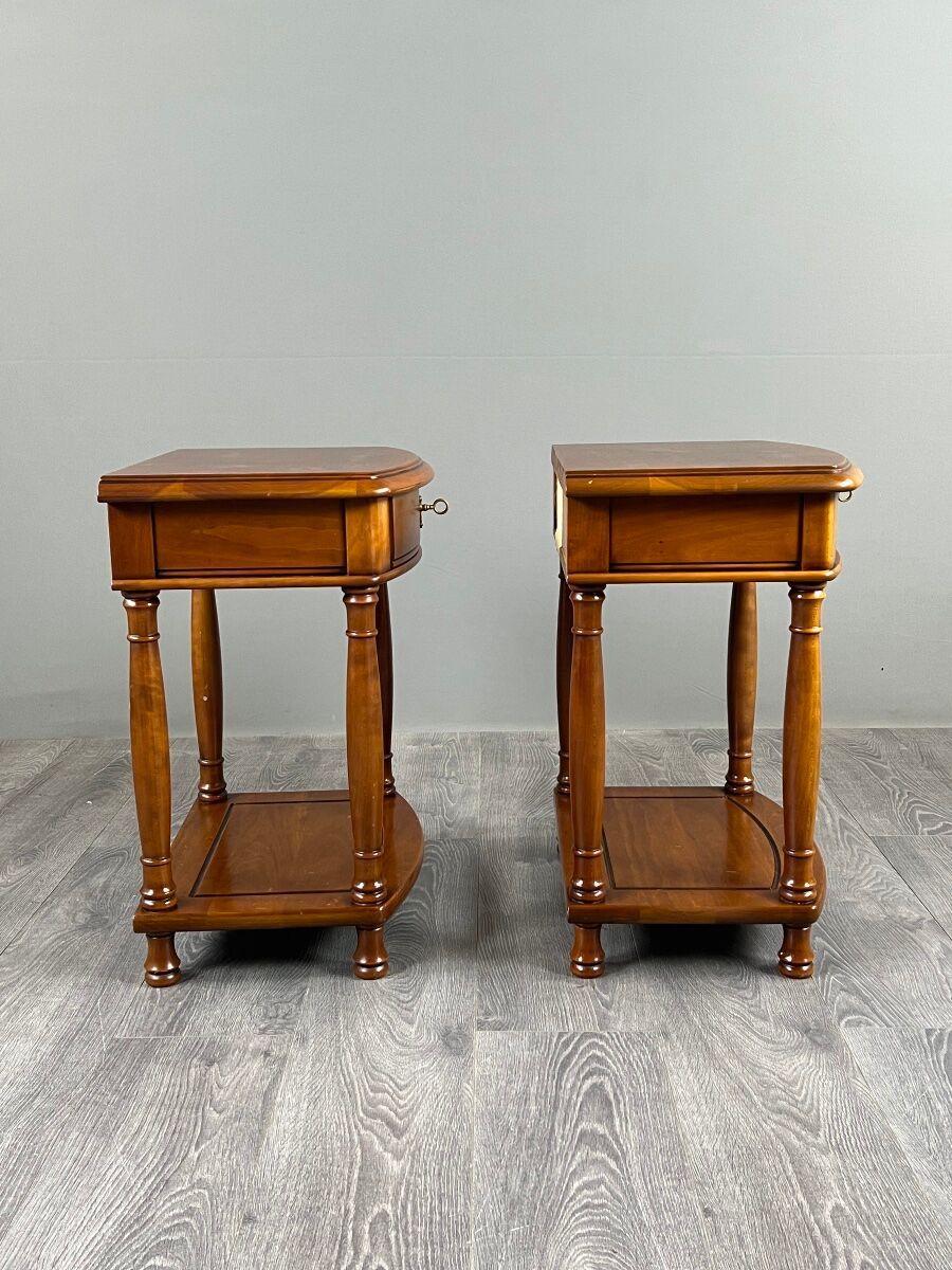 Paire de tables de chevet en bois, XXe Siècle