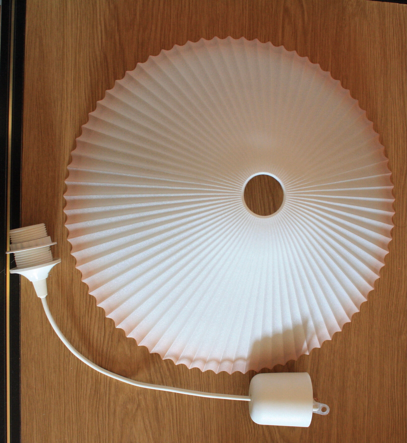 Pleated glass suspension