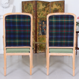Paire de grands fauteuils chaises hautes vert tartan