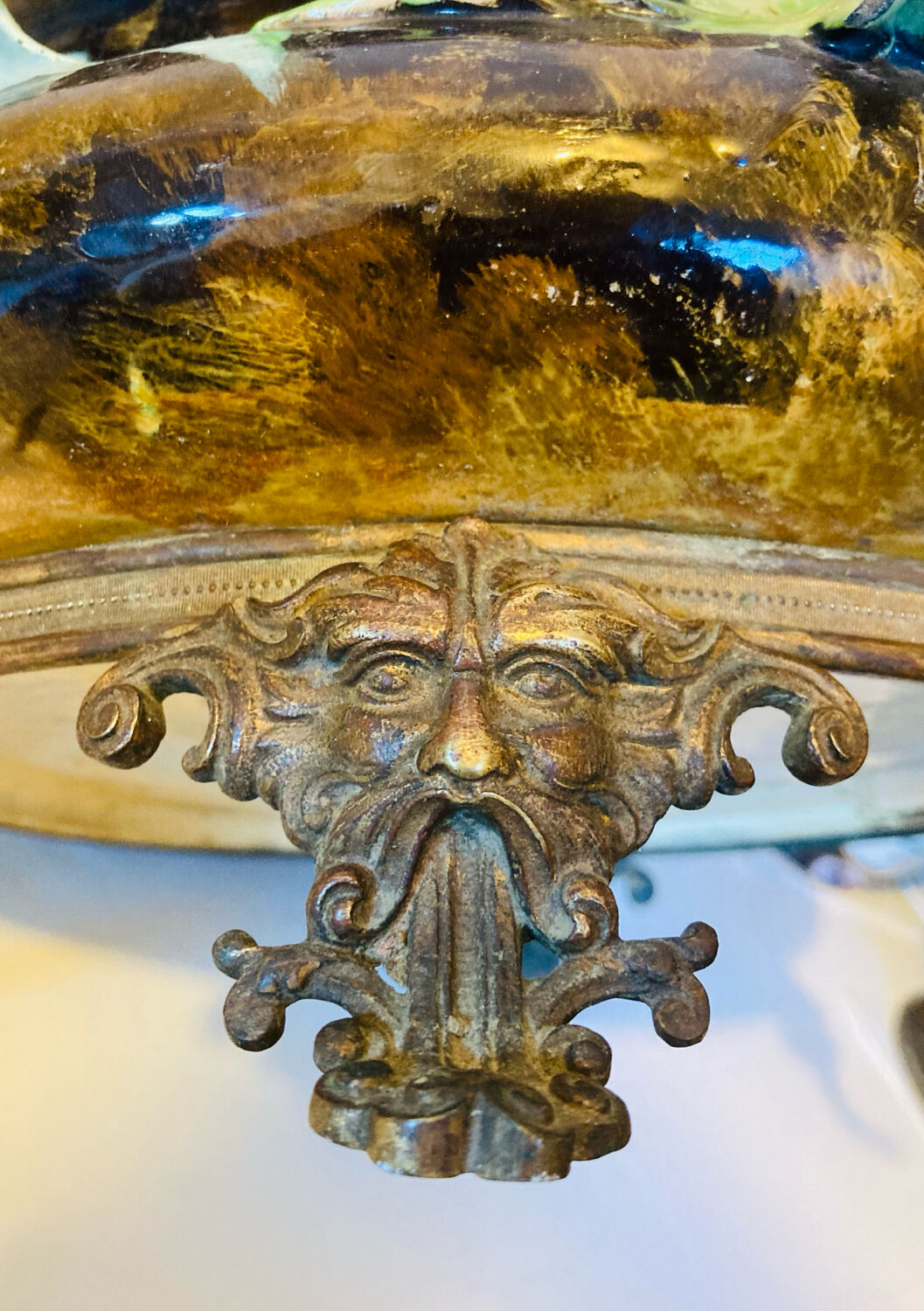 Cache pot, Napoleon III jardinière from the 19th century in barbotine and bronze.