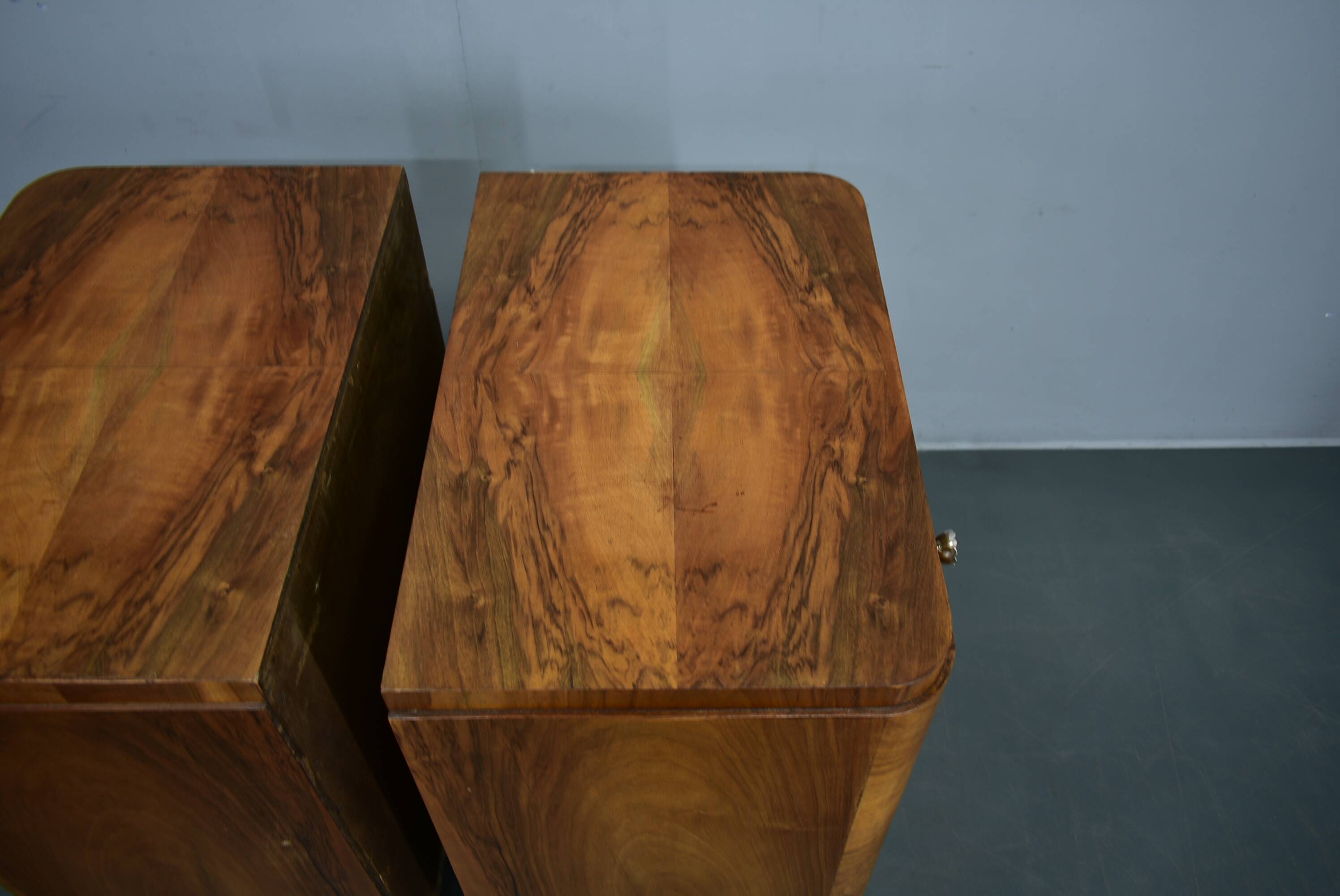 Table de chevet art déco des années 1937, Tchécoslovaquie