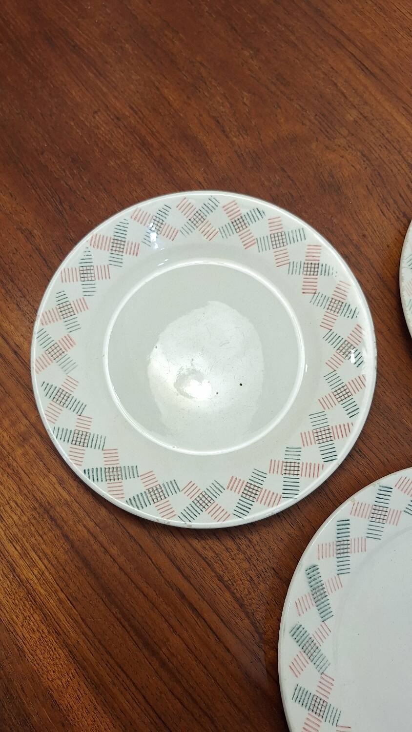 Lot d'assiettes en porcelaine