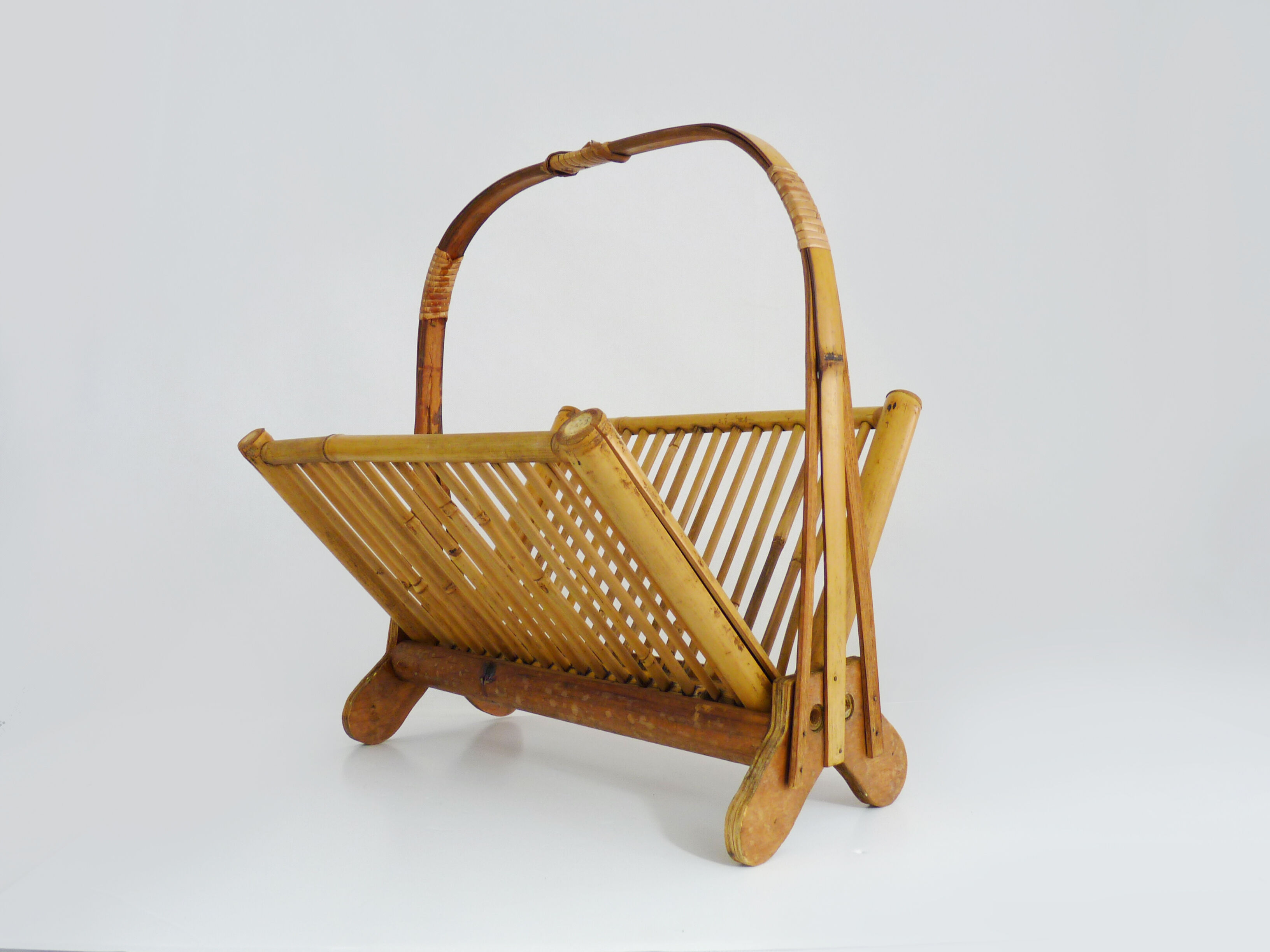 Foldable bamboo vintage magazine door, vintage magazine range. Year 70