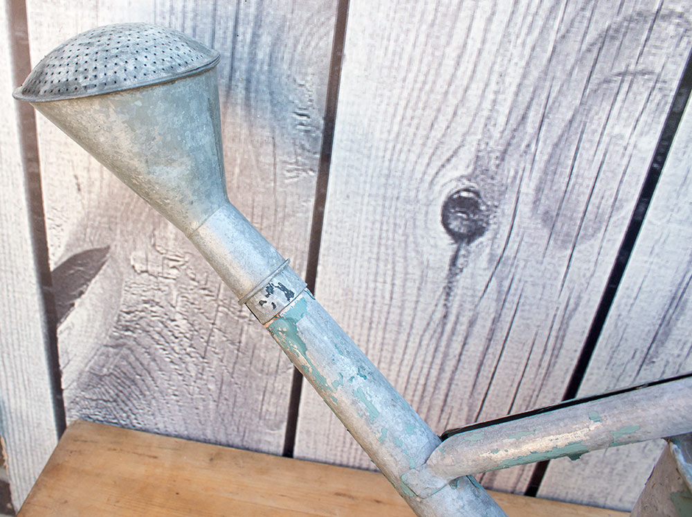 Arrosoir en couleur zinc