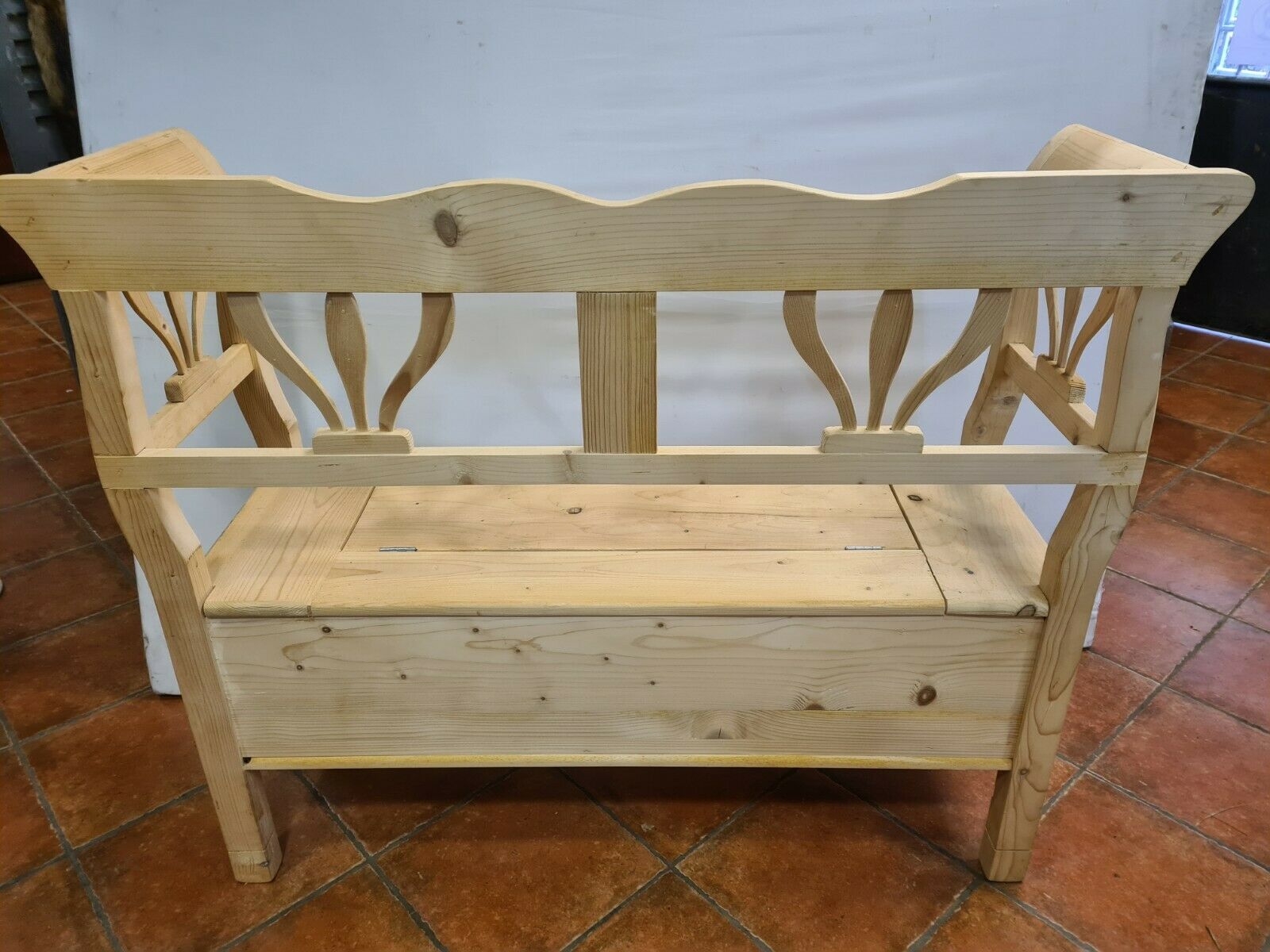 Chest bench in fir