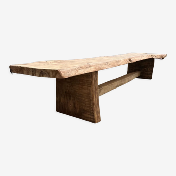 Table basse brutaliste en orme