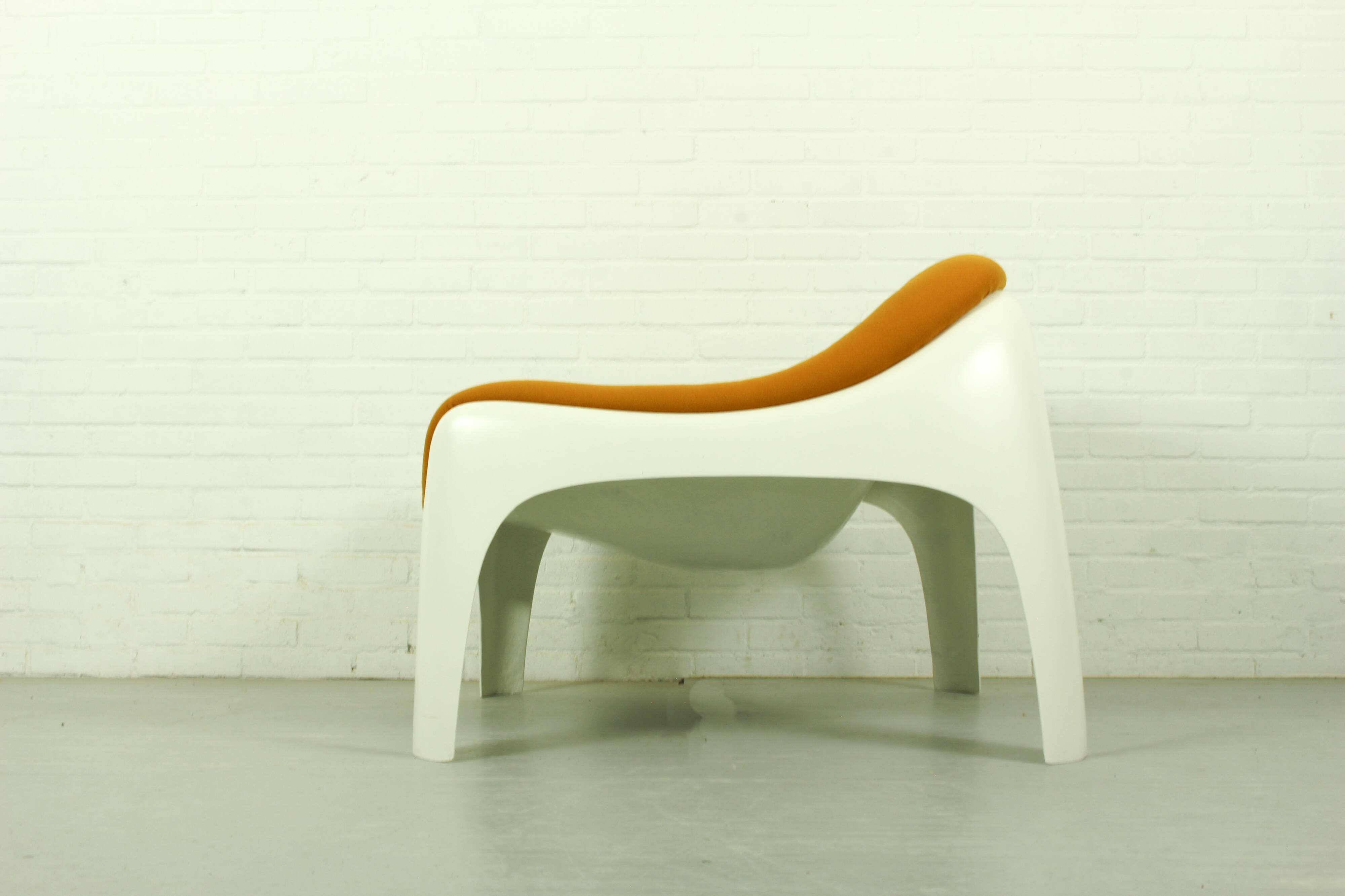 Rare Space Age Fiberglass Lounge Chair by Sergio Mazza for Artemide