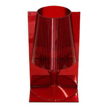 Lampe de table en plastique rouge Kartell - modèle Take - design de Ferruccio Laviani