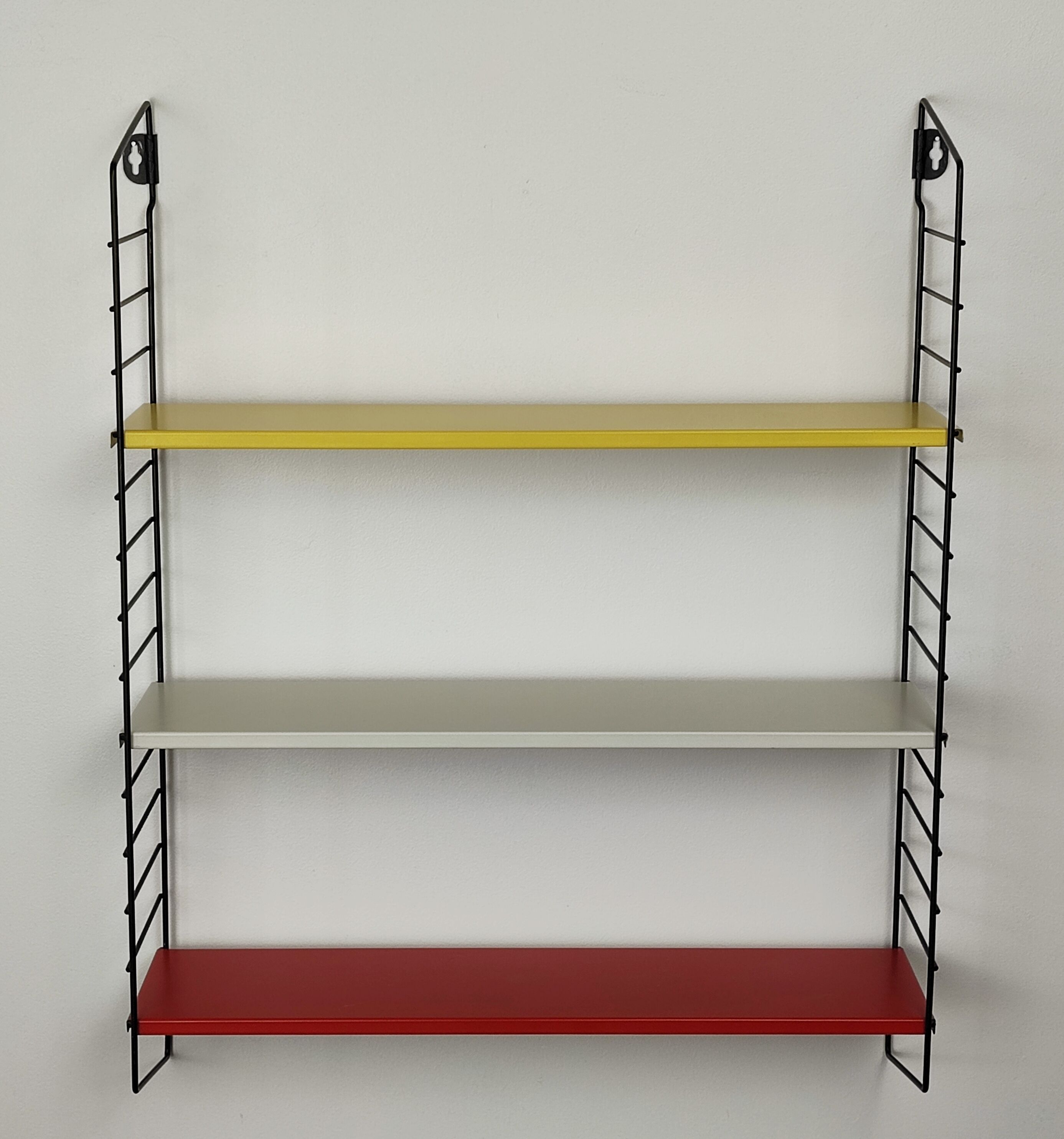 Shelf Tomado string