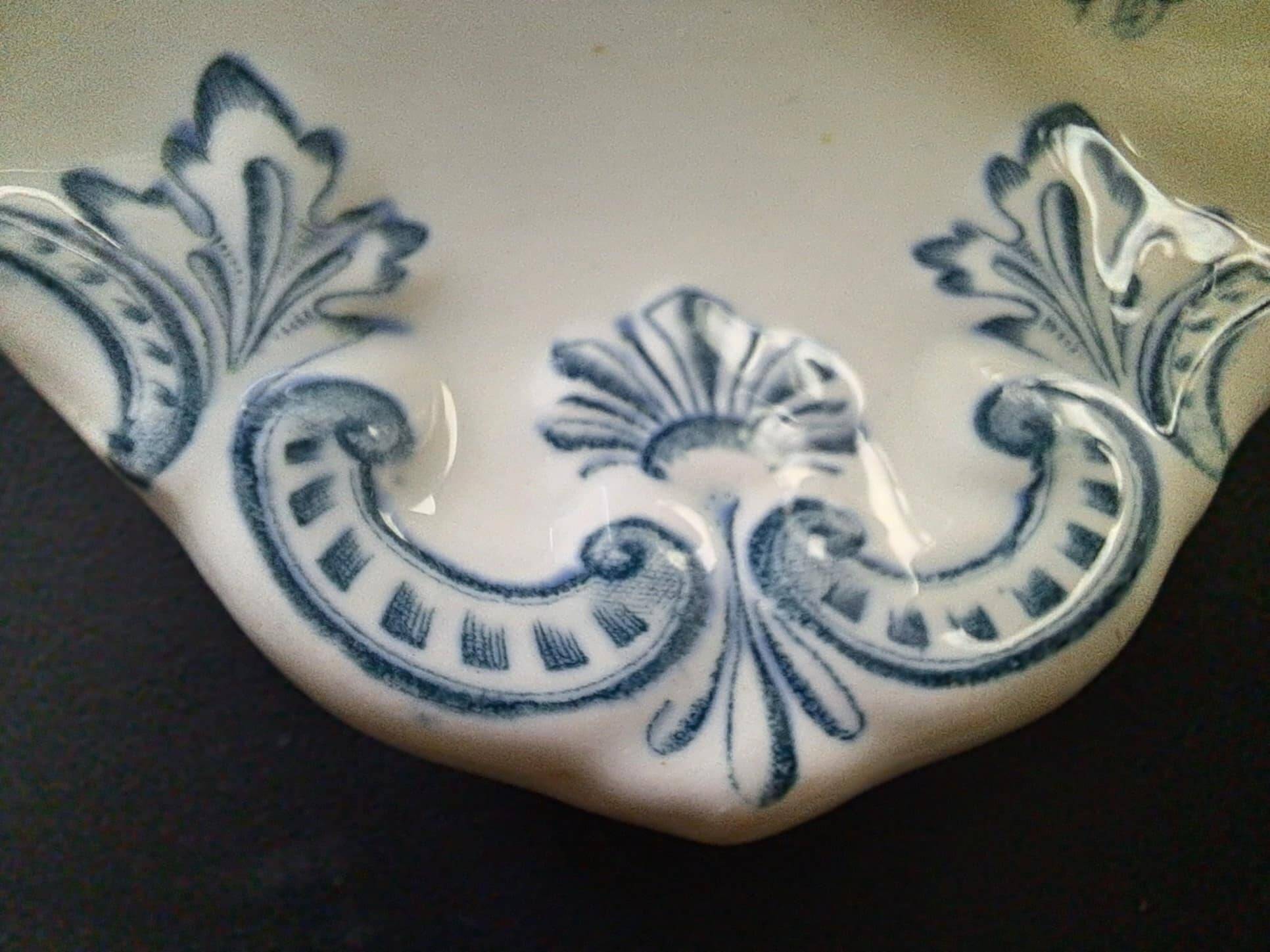 Creil Montereau iron clay sauce boat