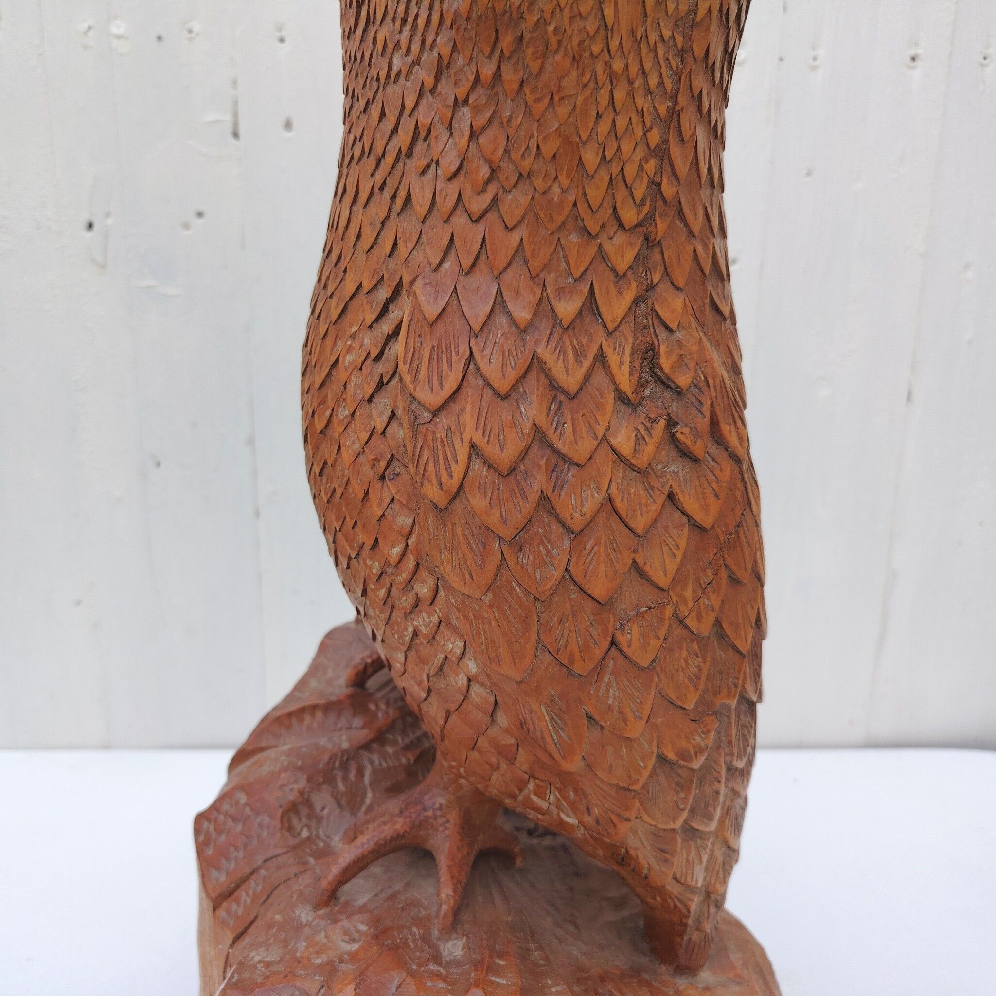 Large wooden owl, sculpture by Alain Dréan, Auray