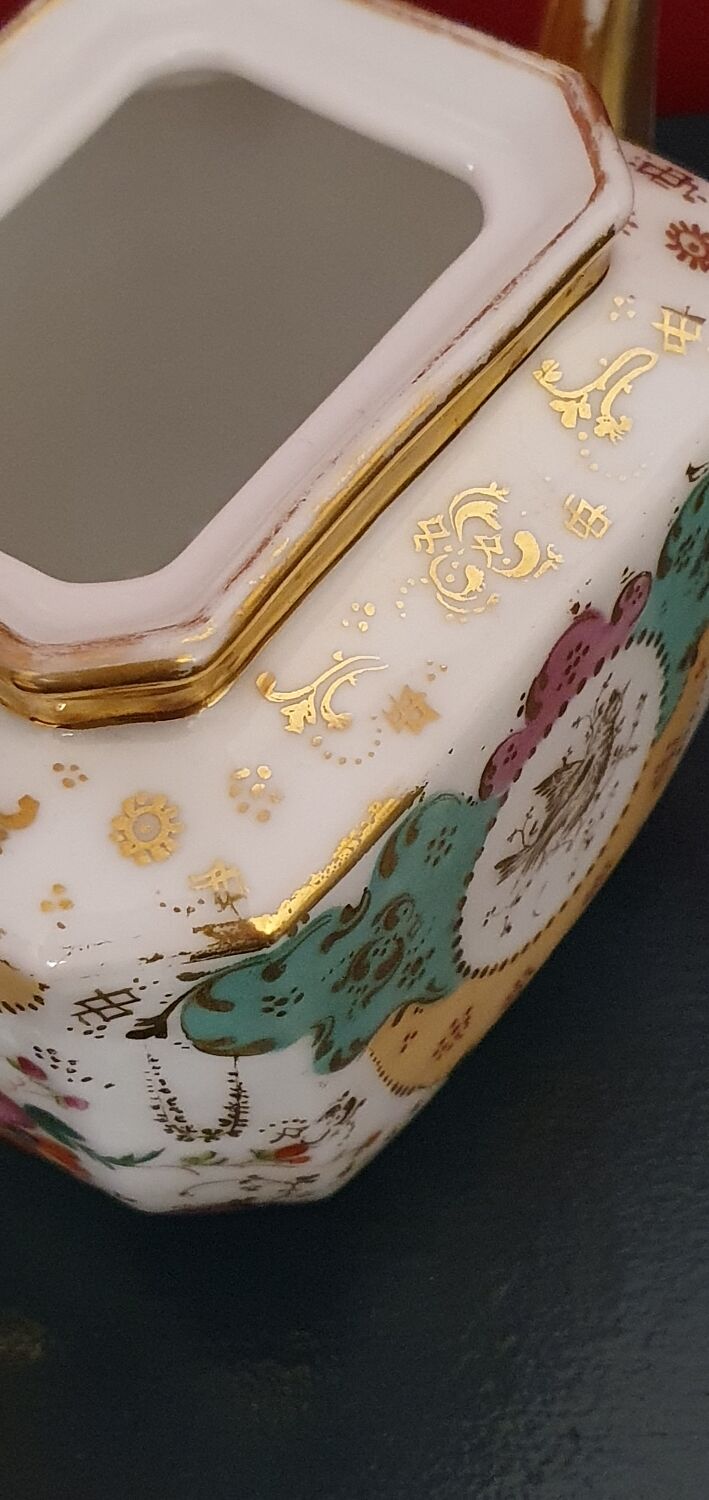 Paris porcelain teapot
