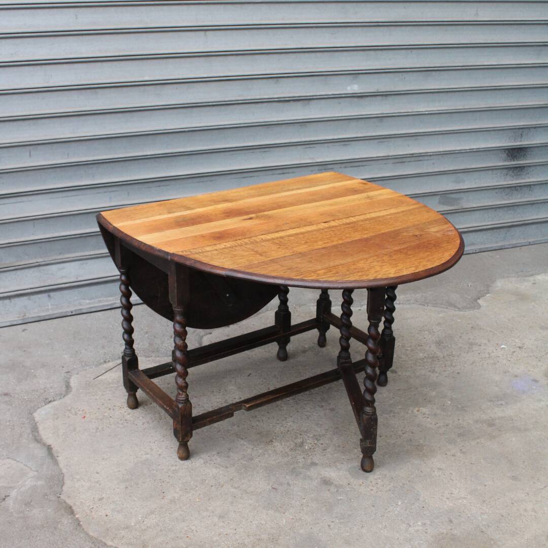 oval folding table