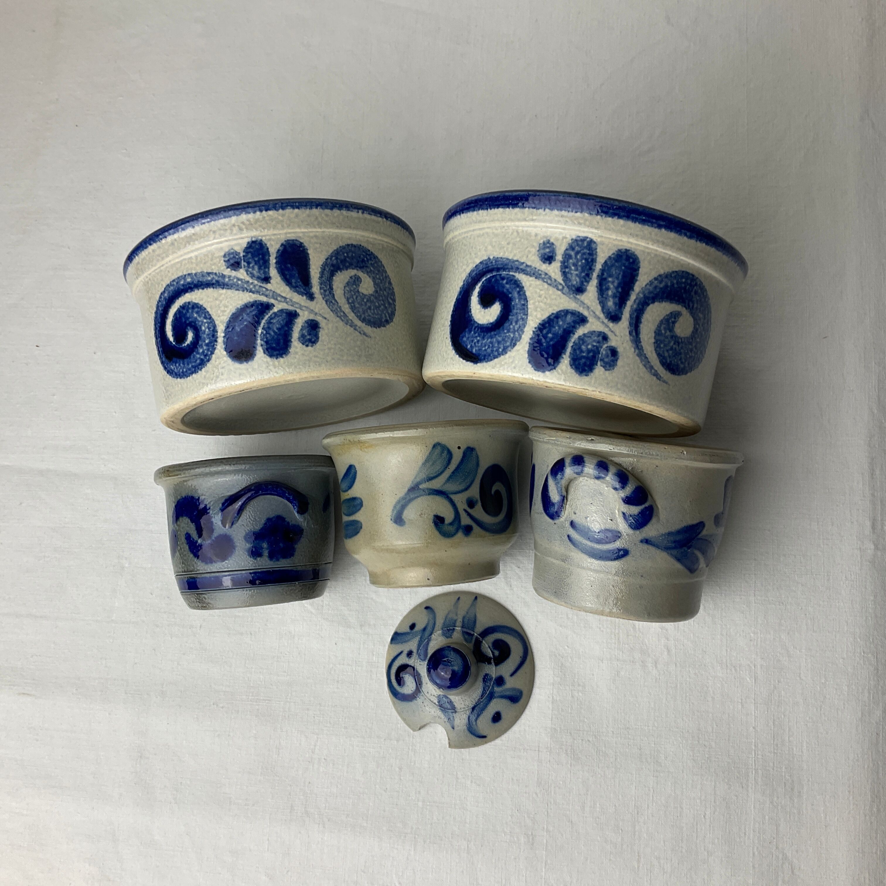 Series of 5 small blue sandstone pots